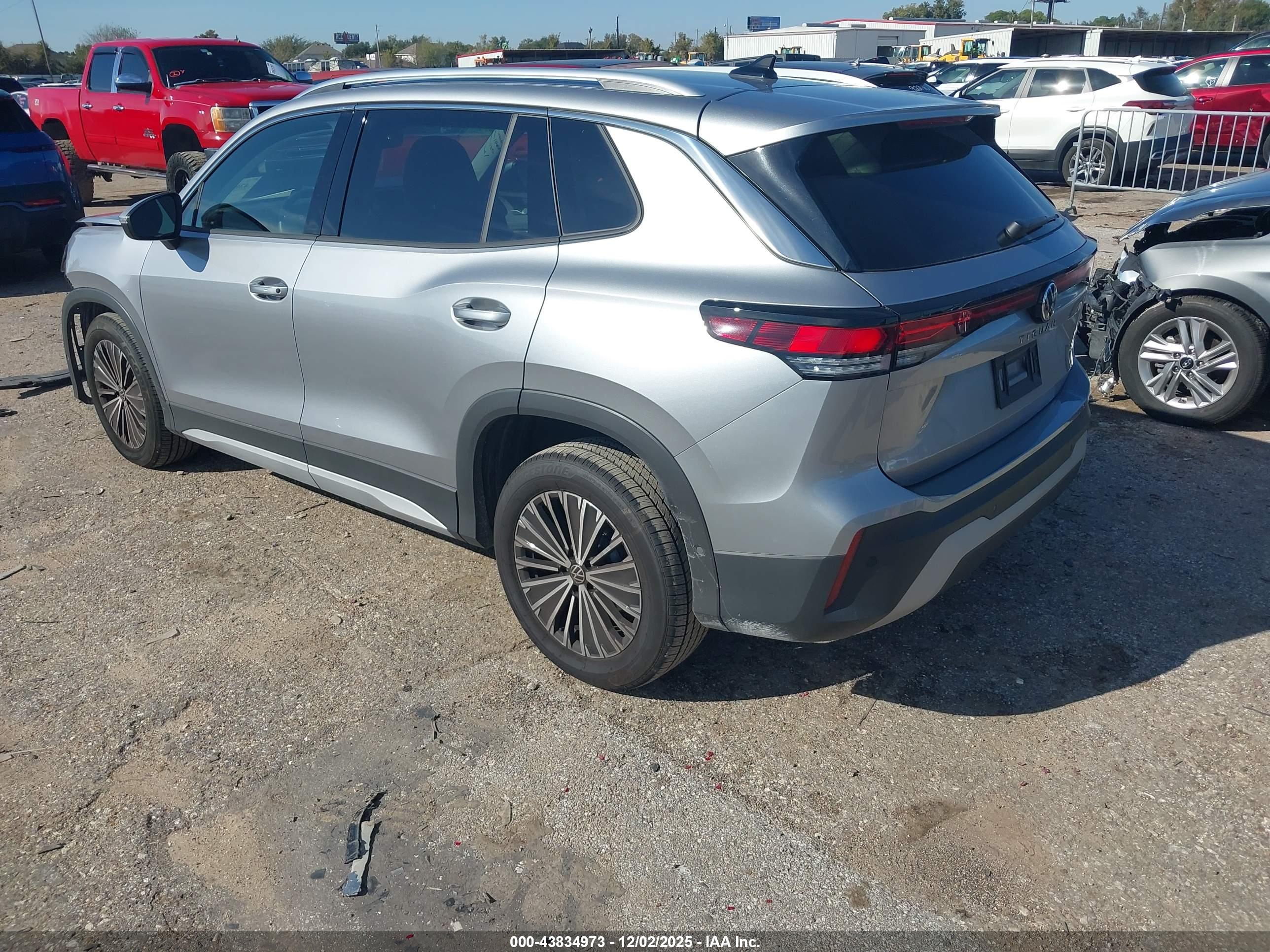 VOLKSWAGEN TIGUAN image 3