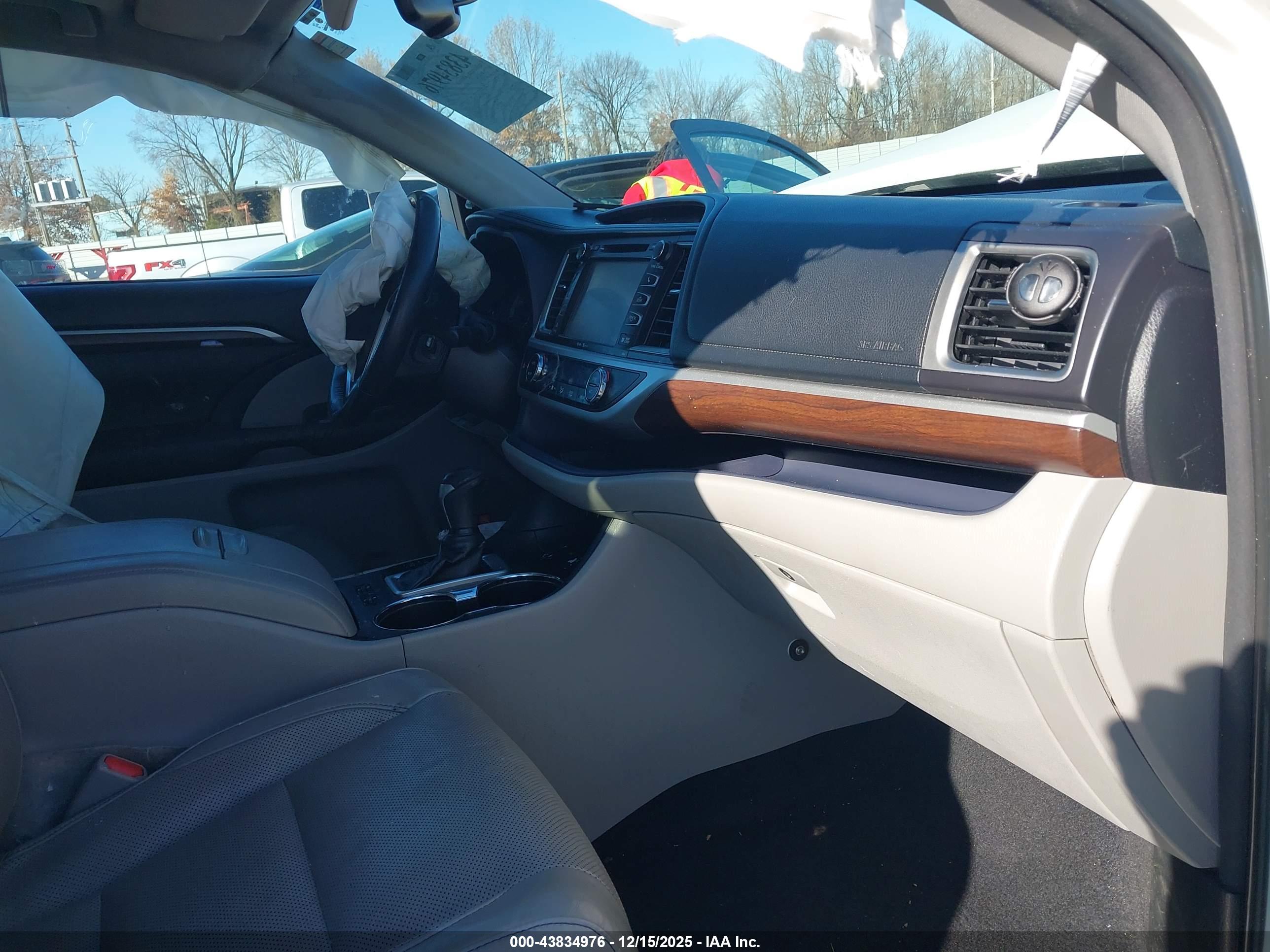 TOYOTA HIGHLANDER image 5