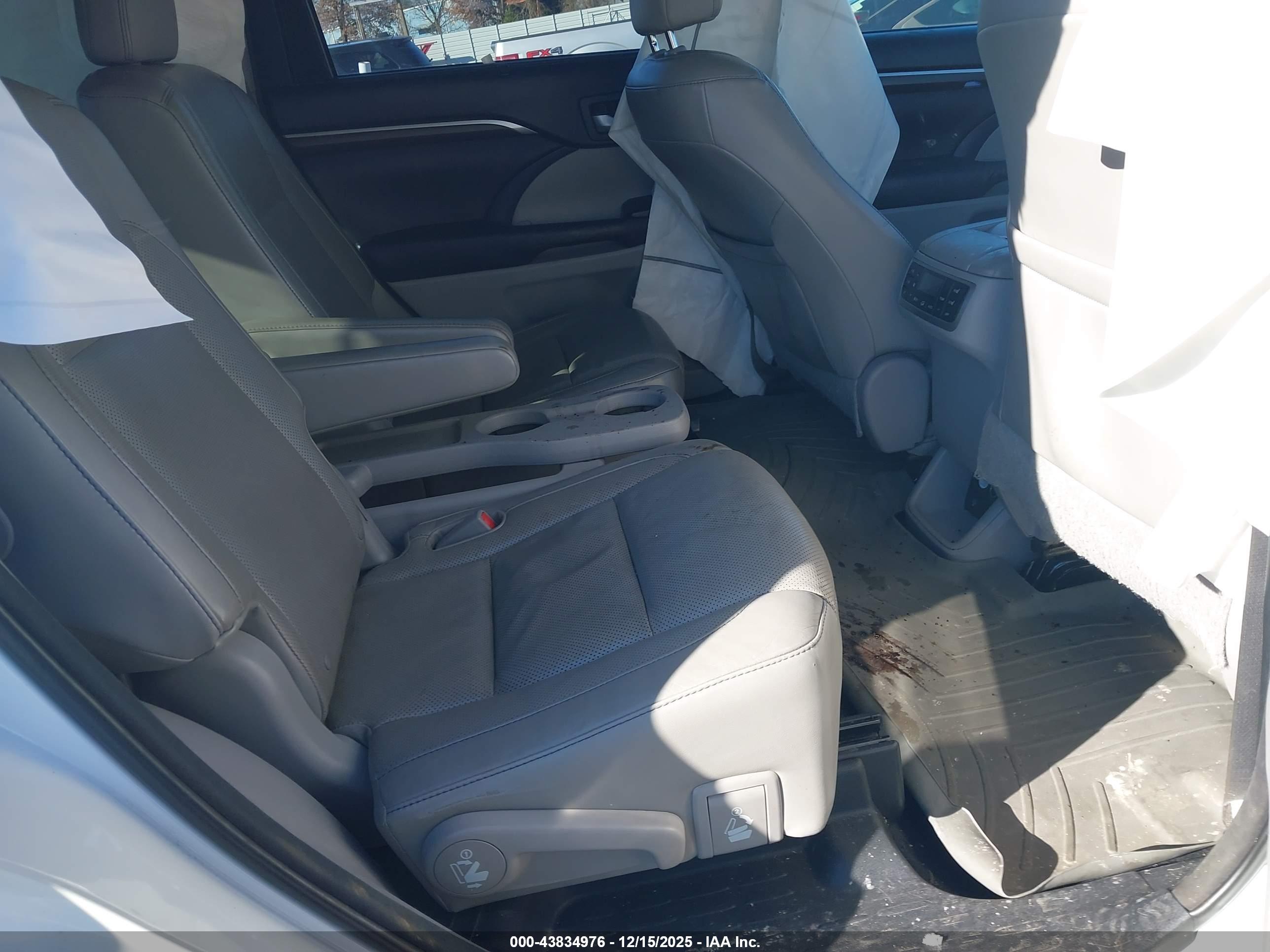TOYOTA HIGHLANDER image 8