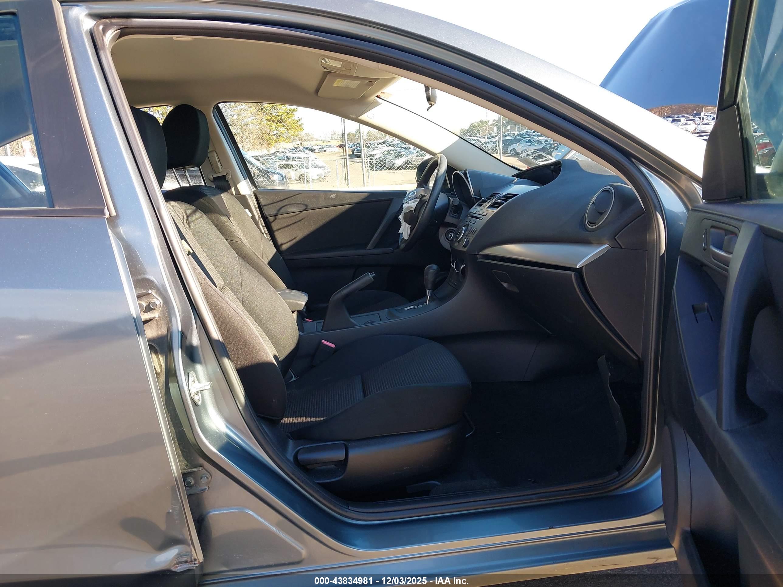 MAZDA MAZDA3 image 5