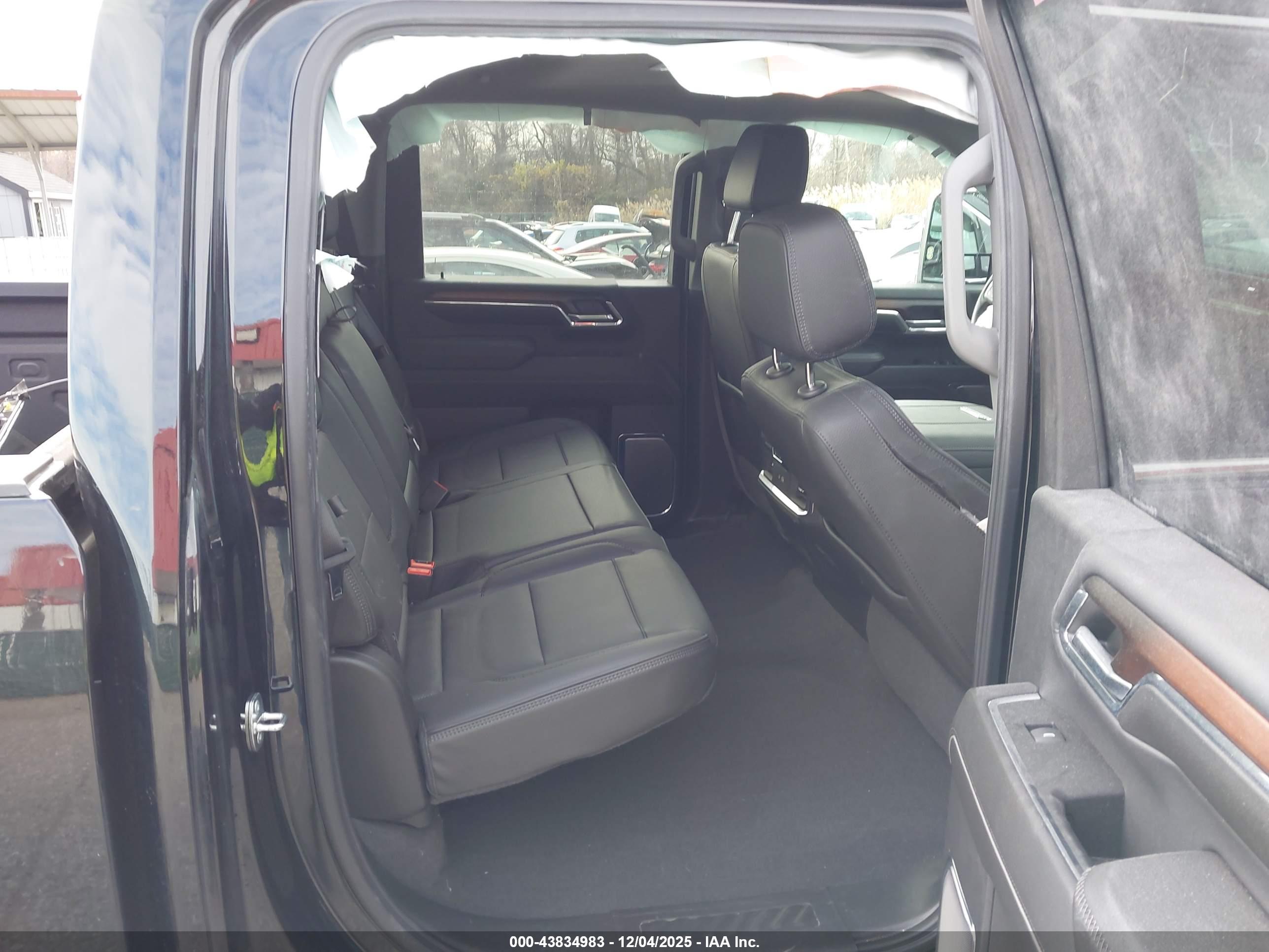 GMC SIERRA image 8