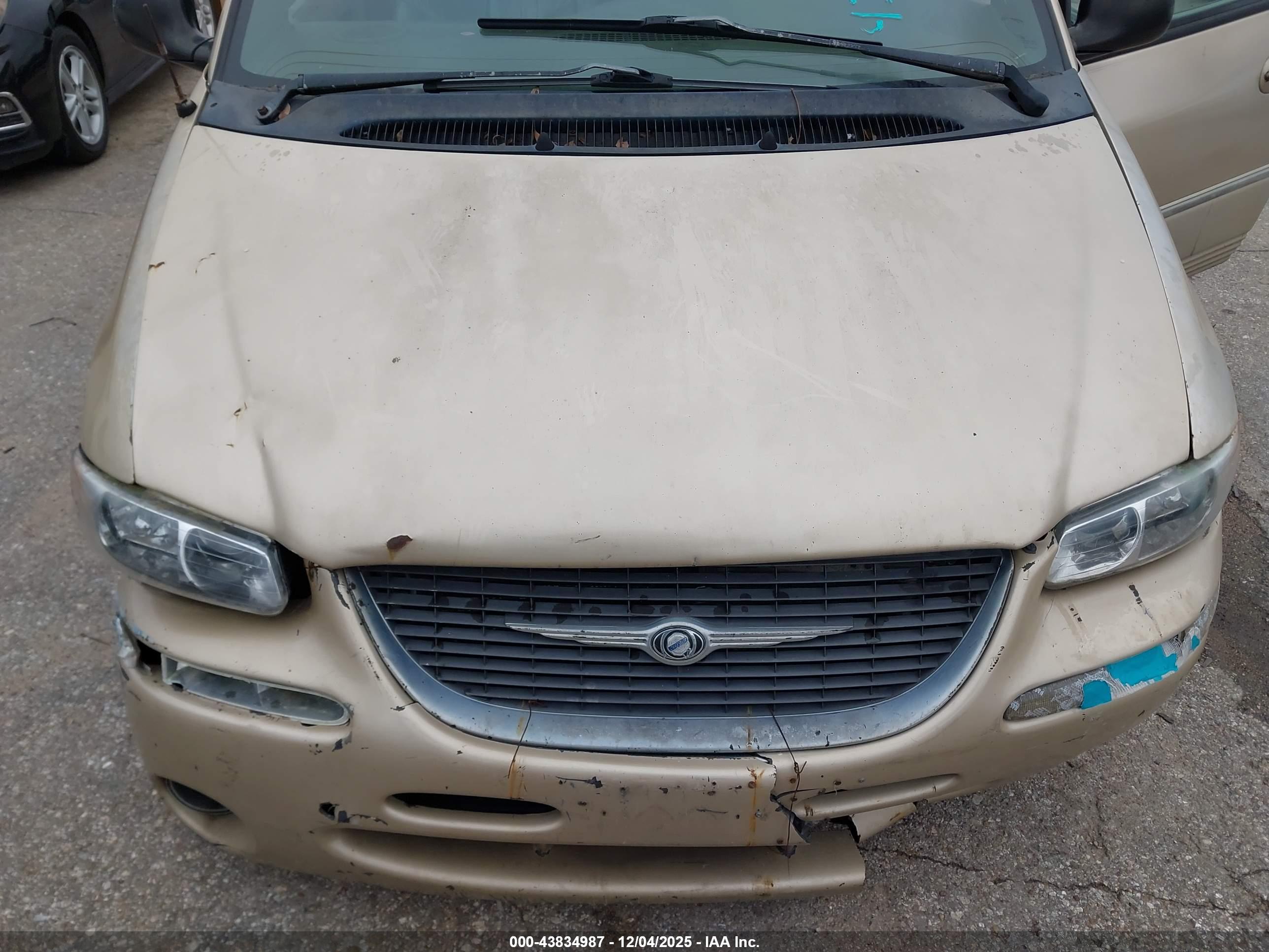 CHRYSLER TOWN image 10