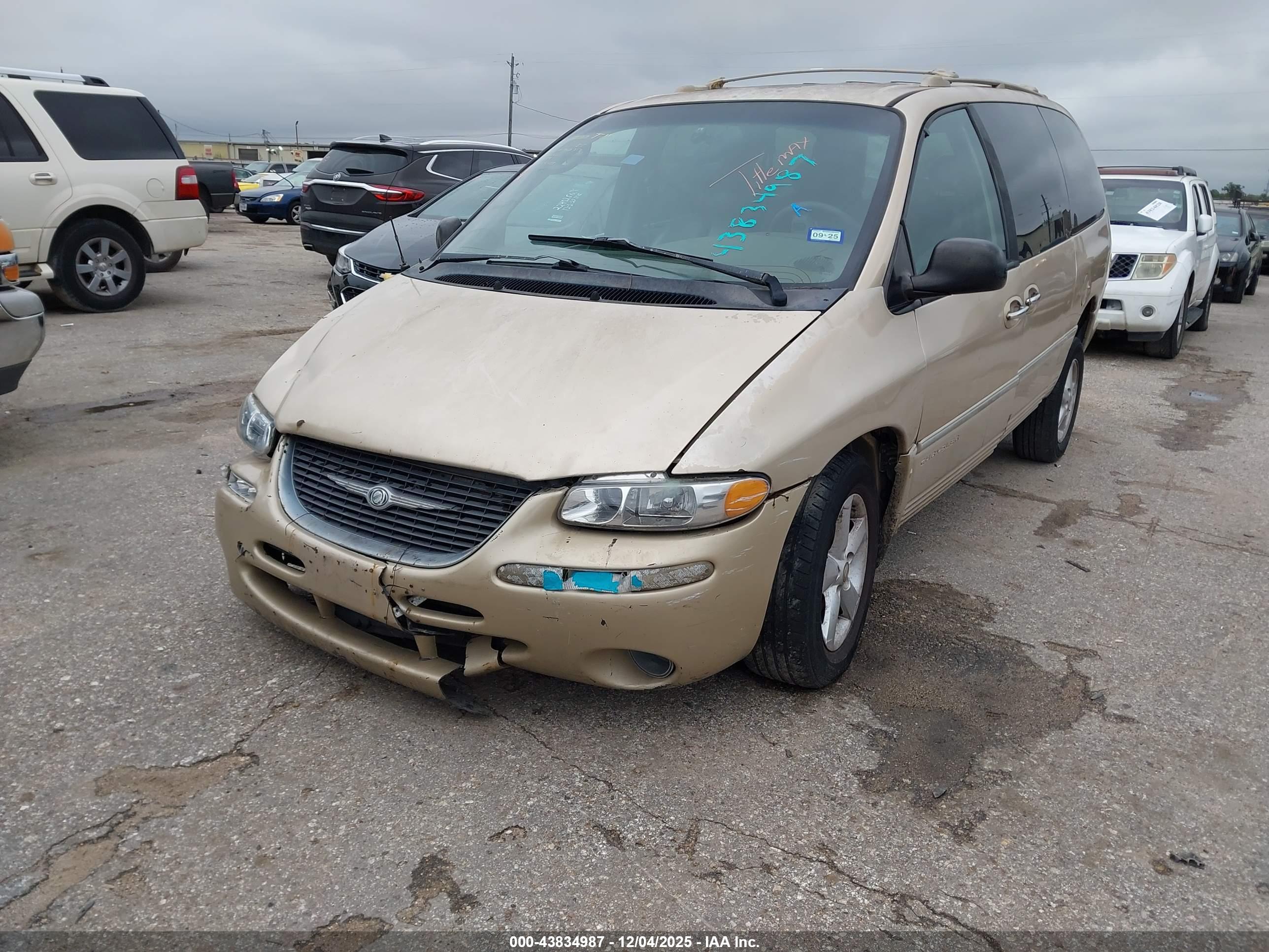 CHRYSLER TOWN image 2