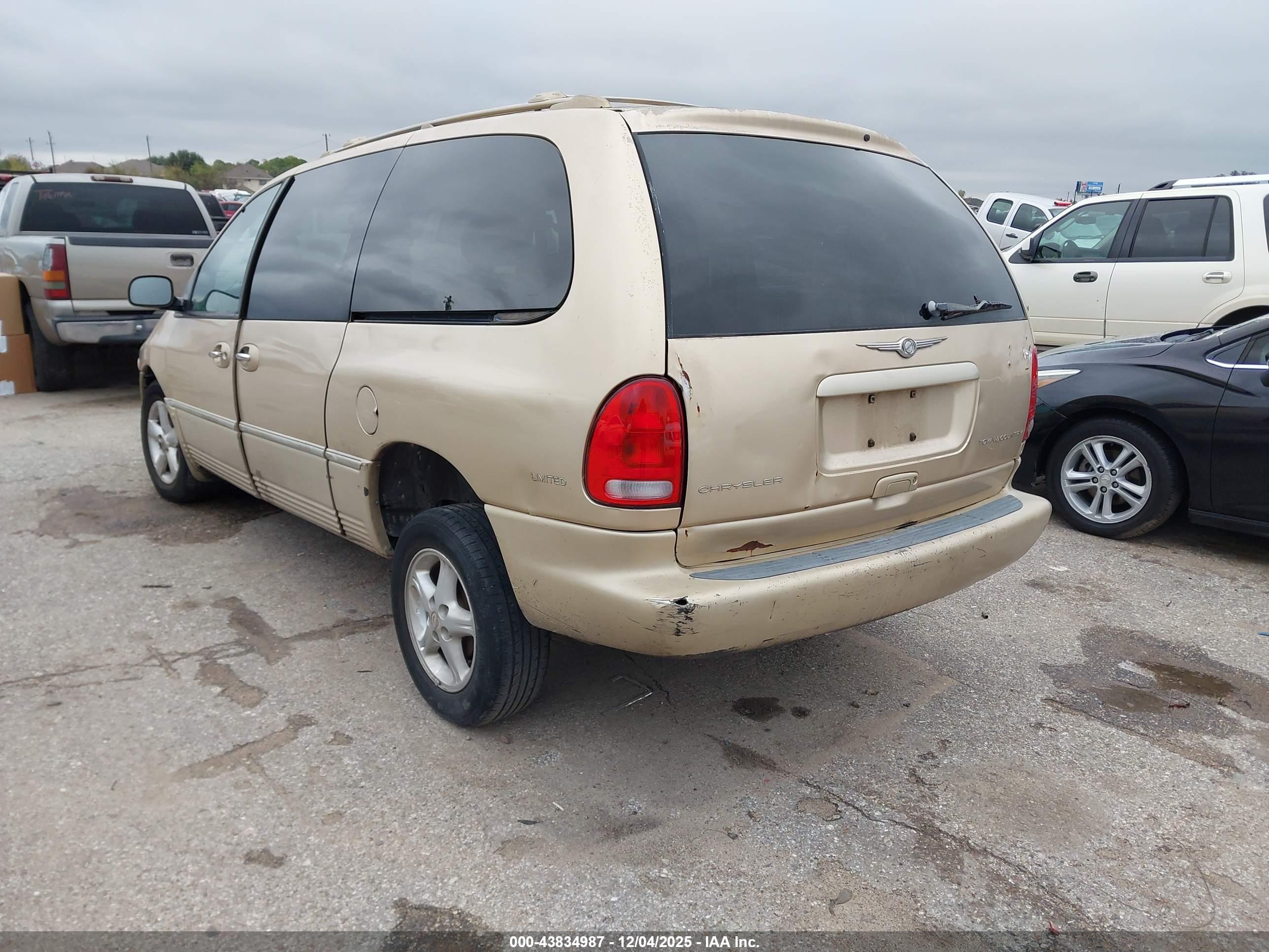 CHRYSLER TOWN image 3