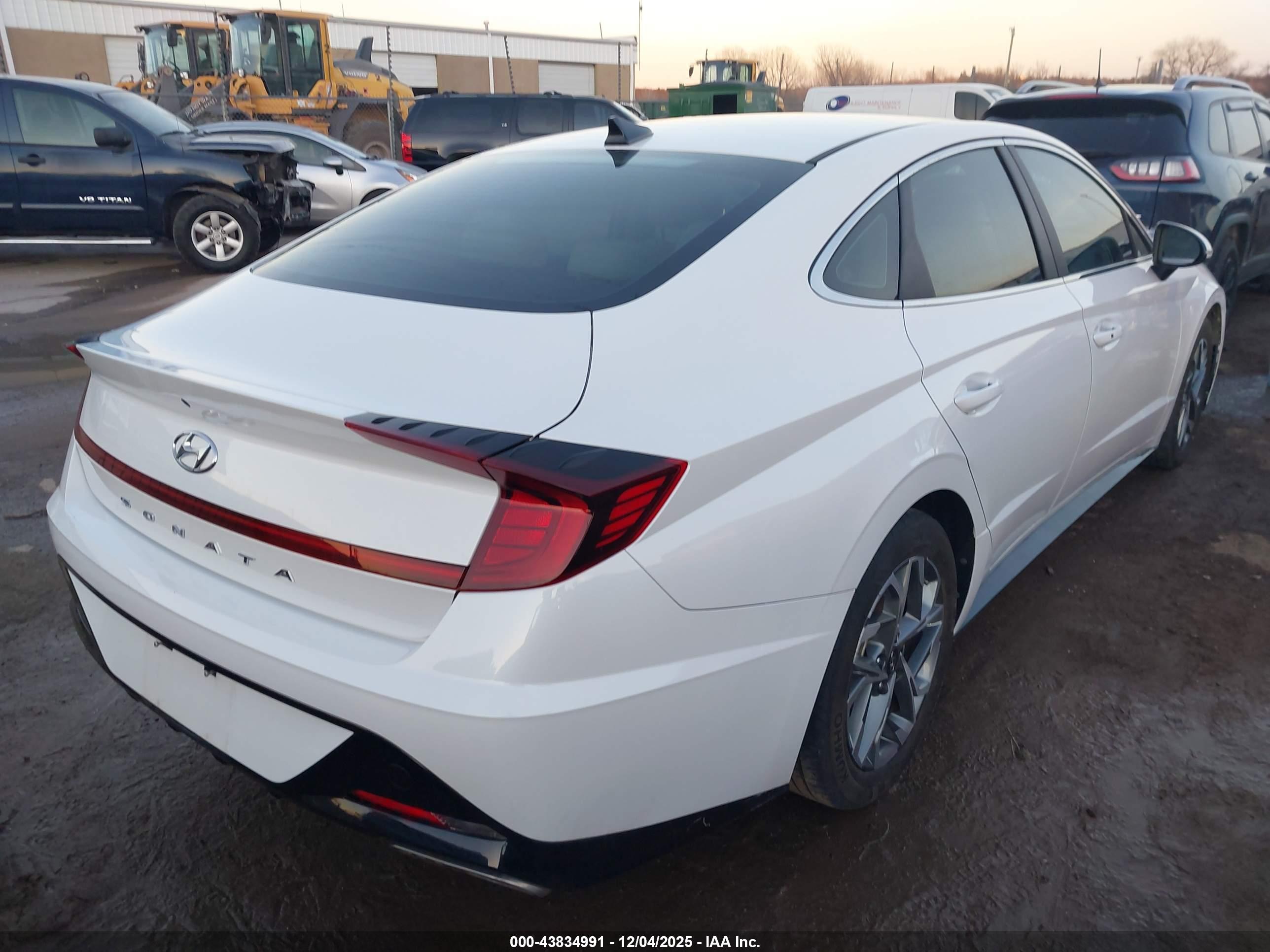 HYUNDAI SONATA image 4