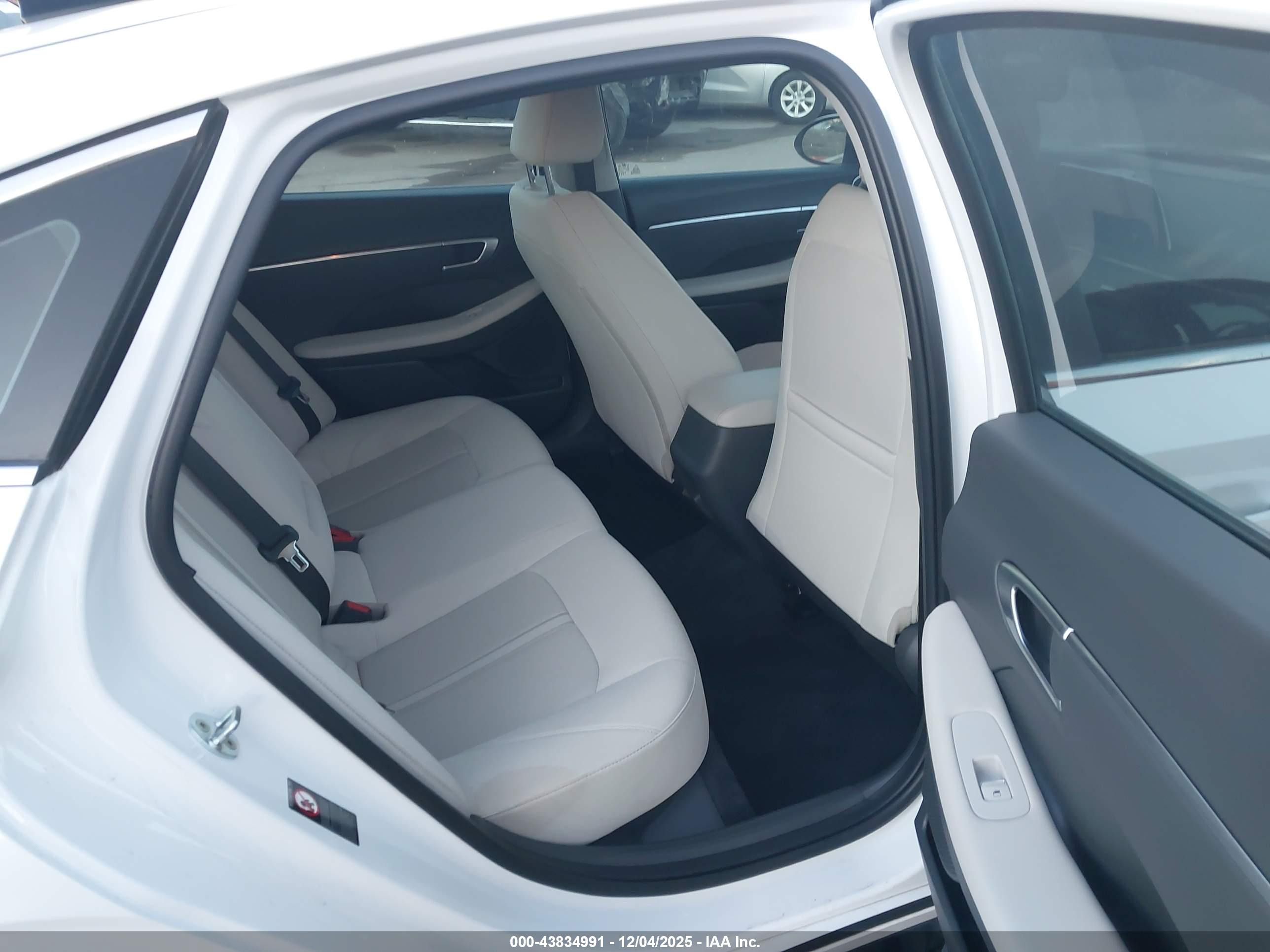 HYUNDAI SONATA image 8