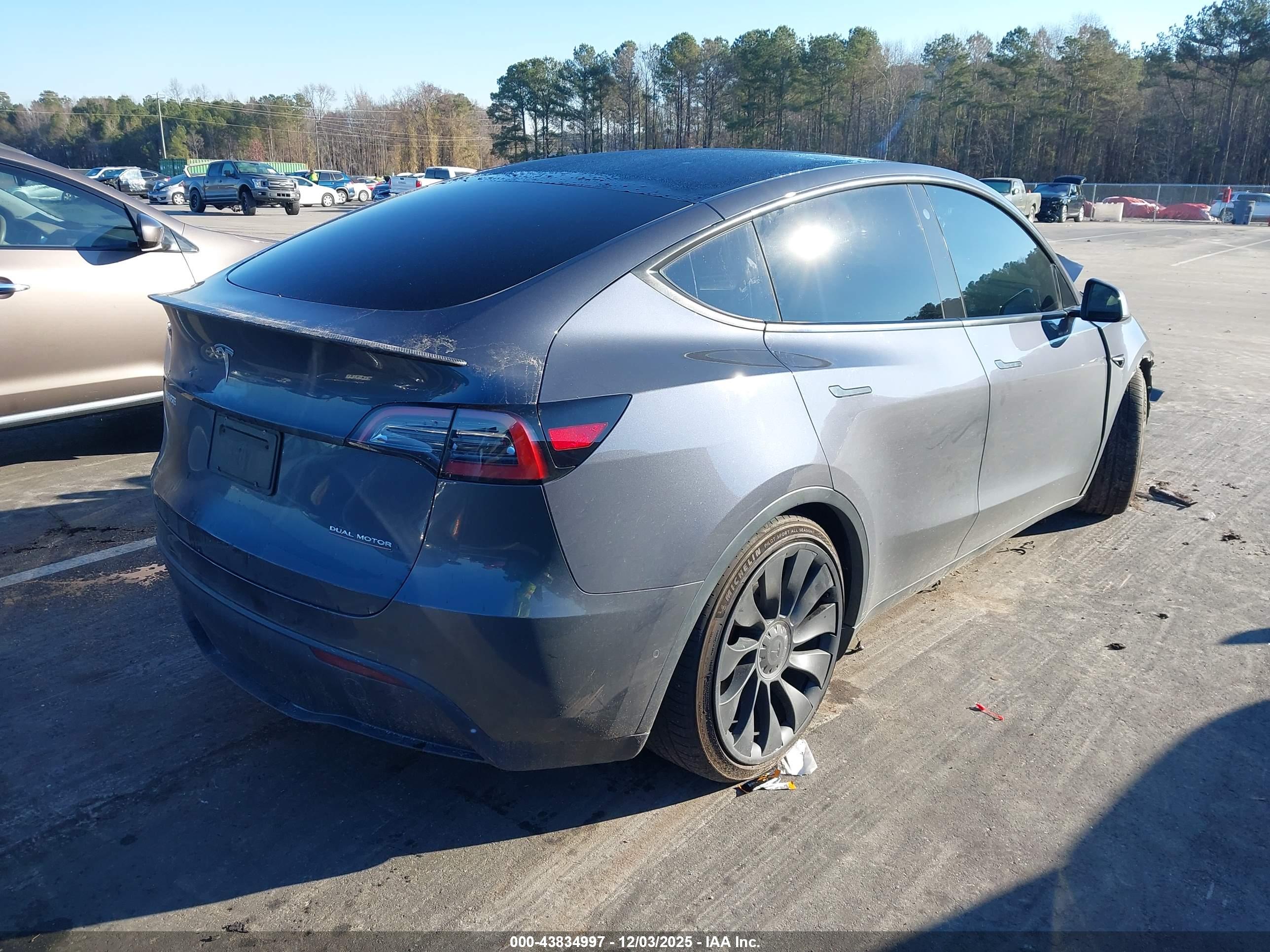 TESLA MODEL image 4