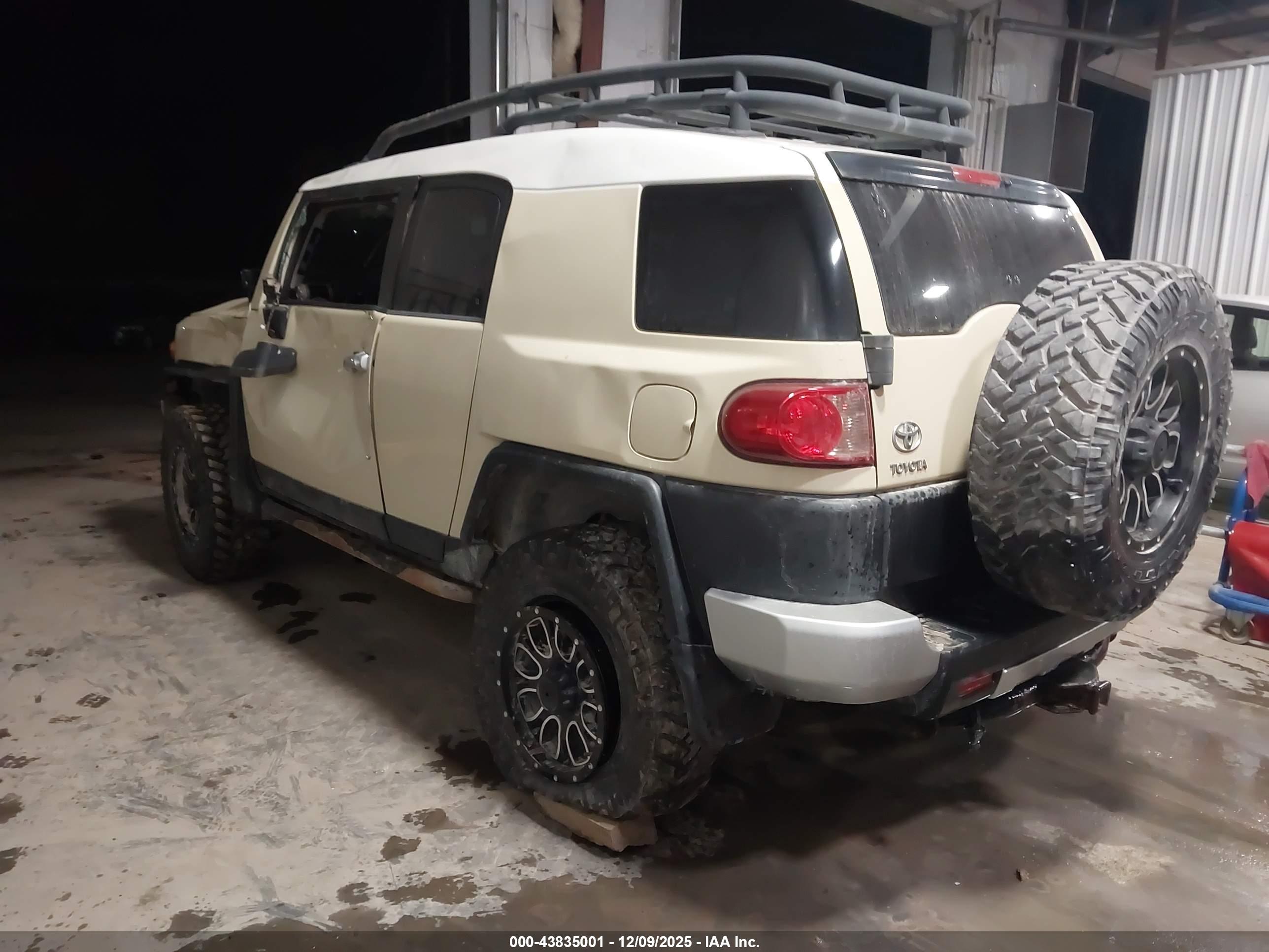 TOYOTA FJ image 3