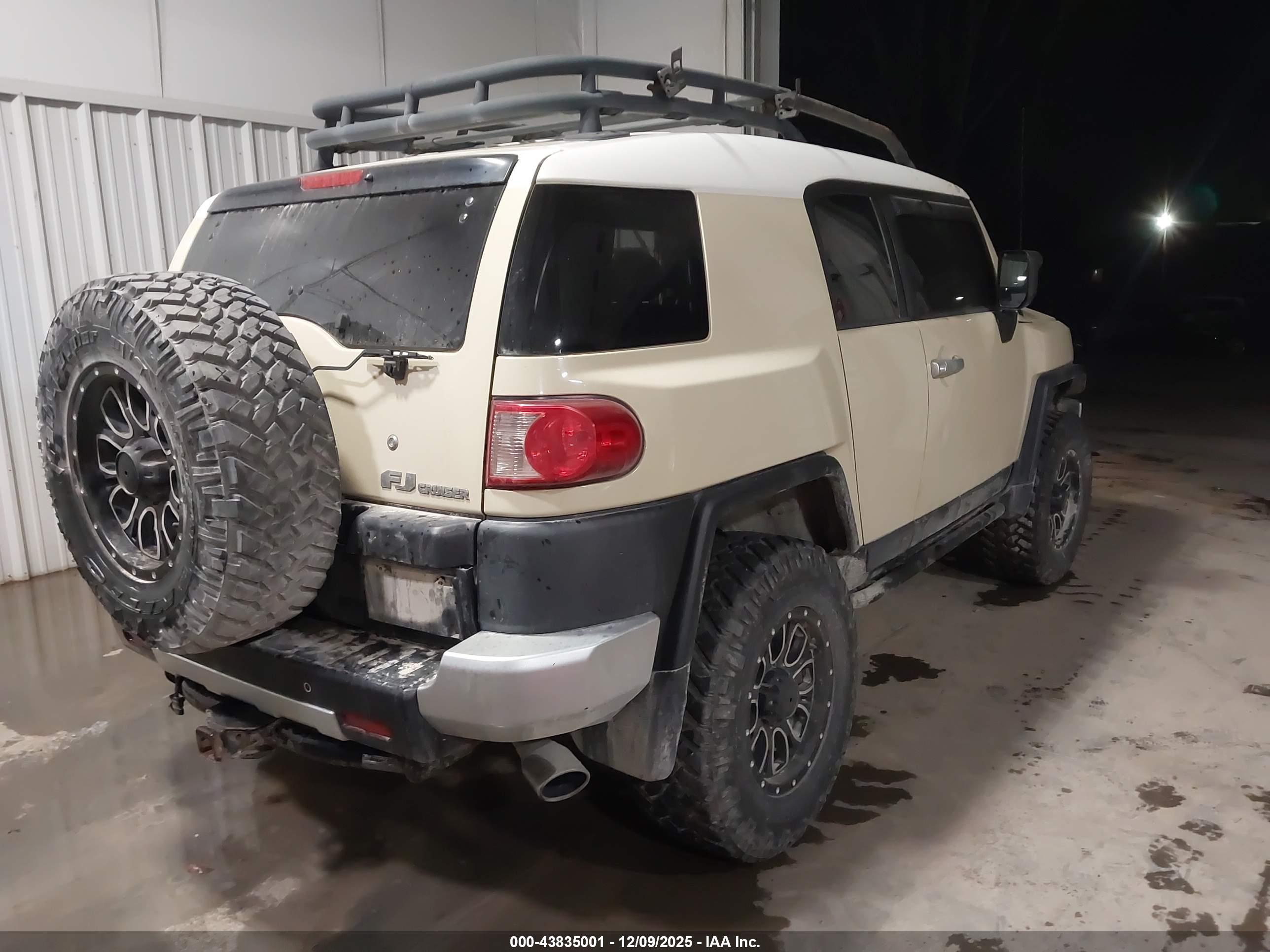 TOYOTA FJ image 4