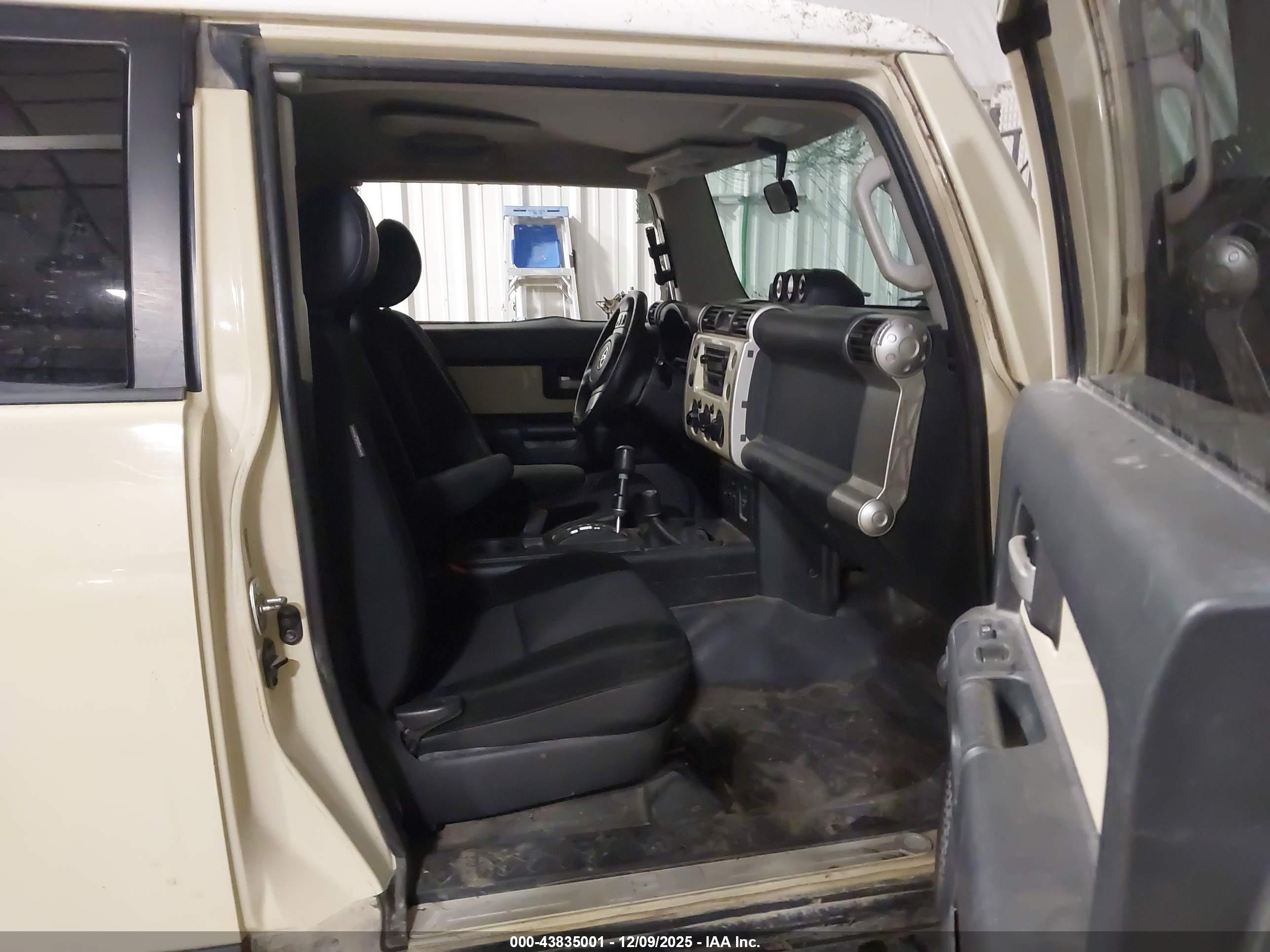 TOYOTA FJ image 5