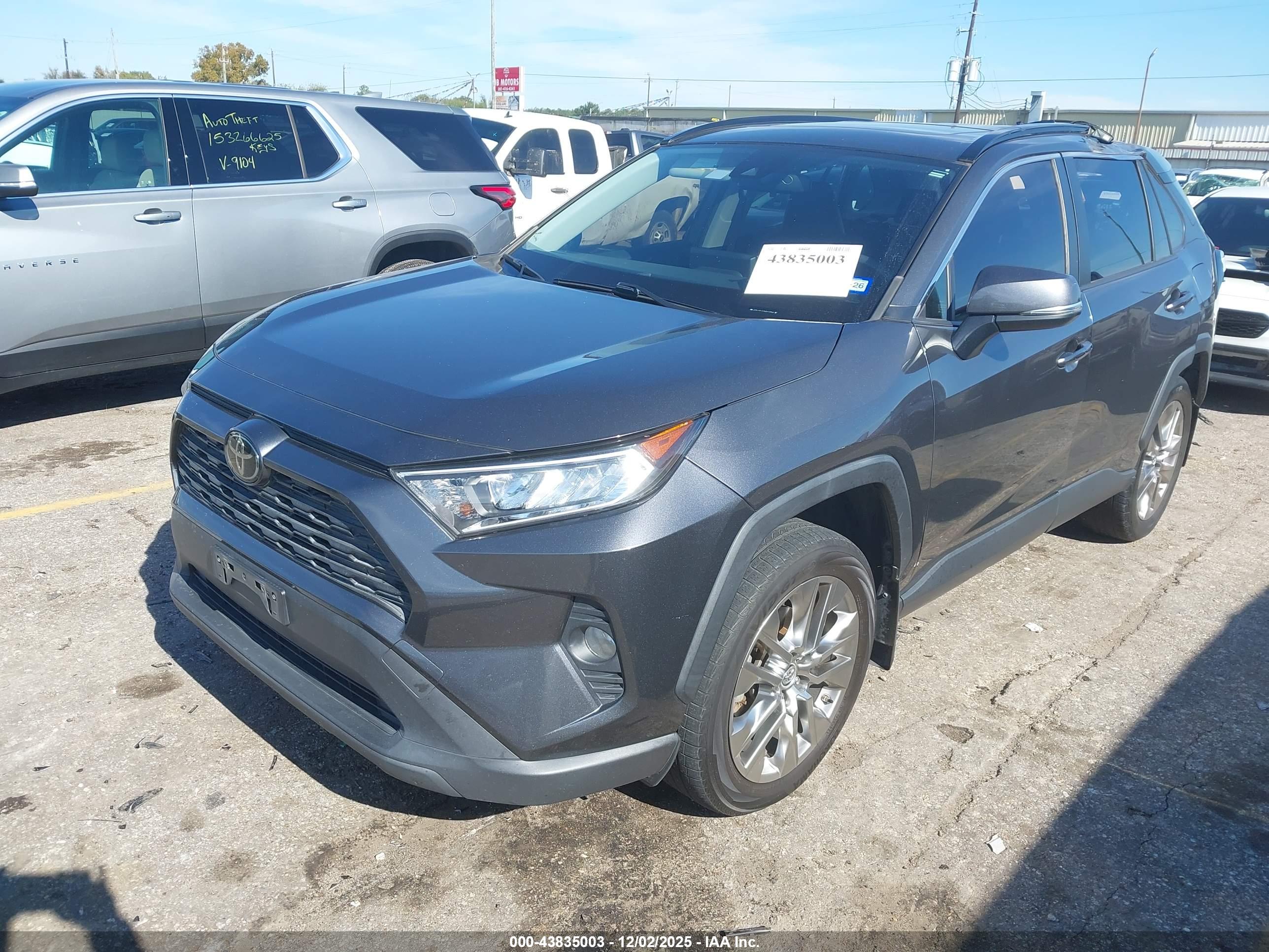 TOYOTA RAV4 image 2