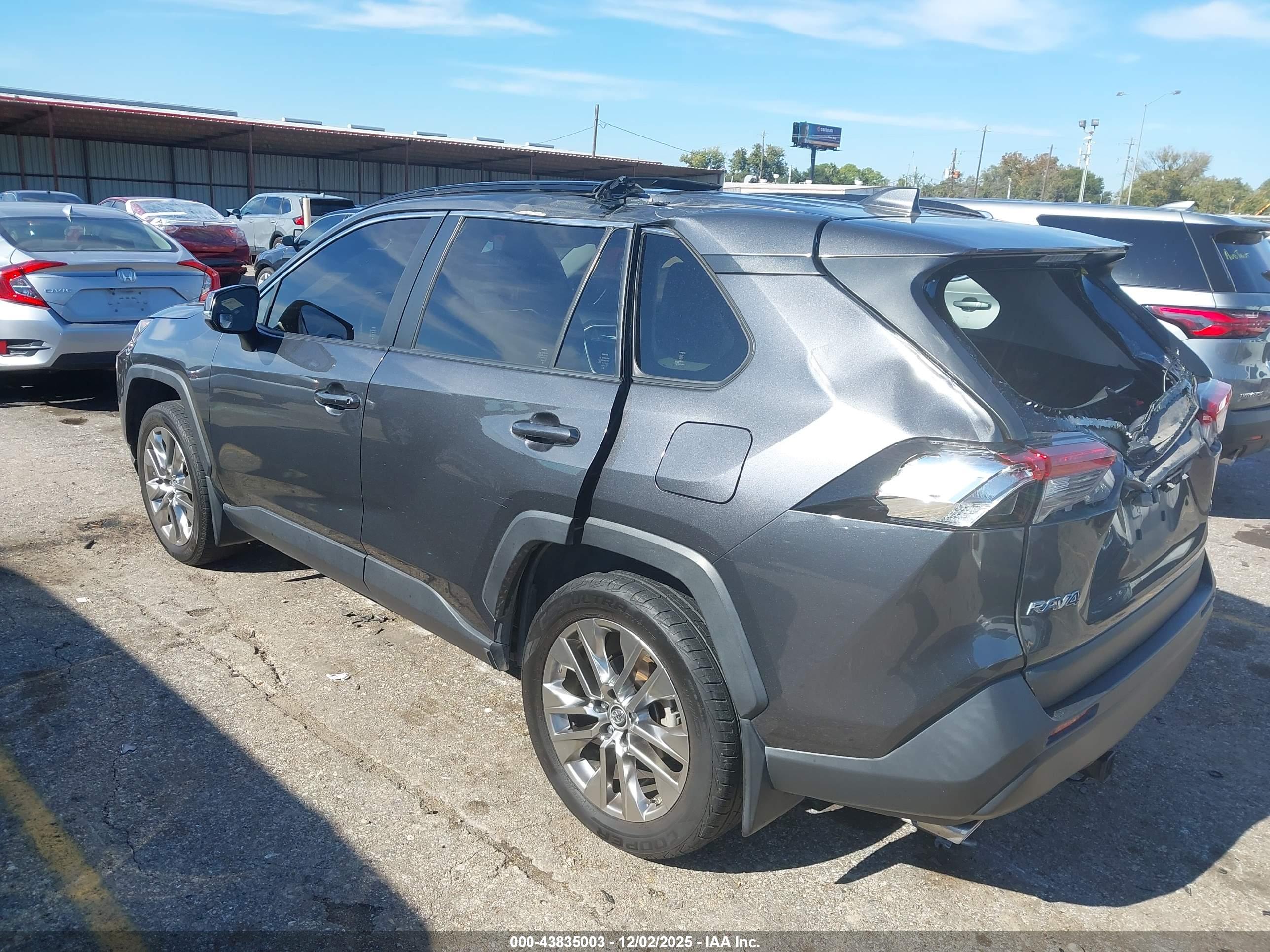 TOYOTA RAV4 image 3