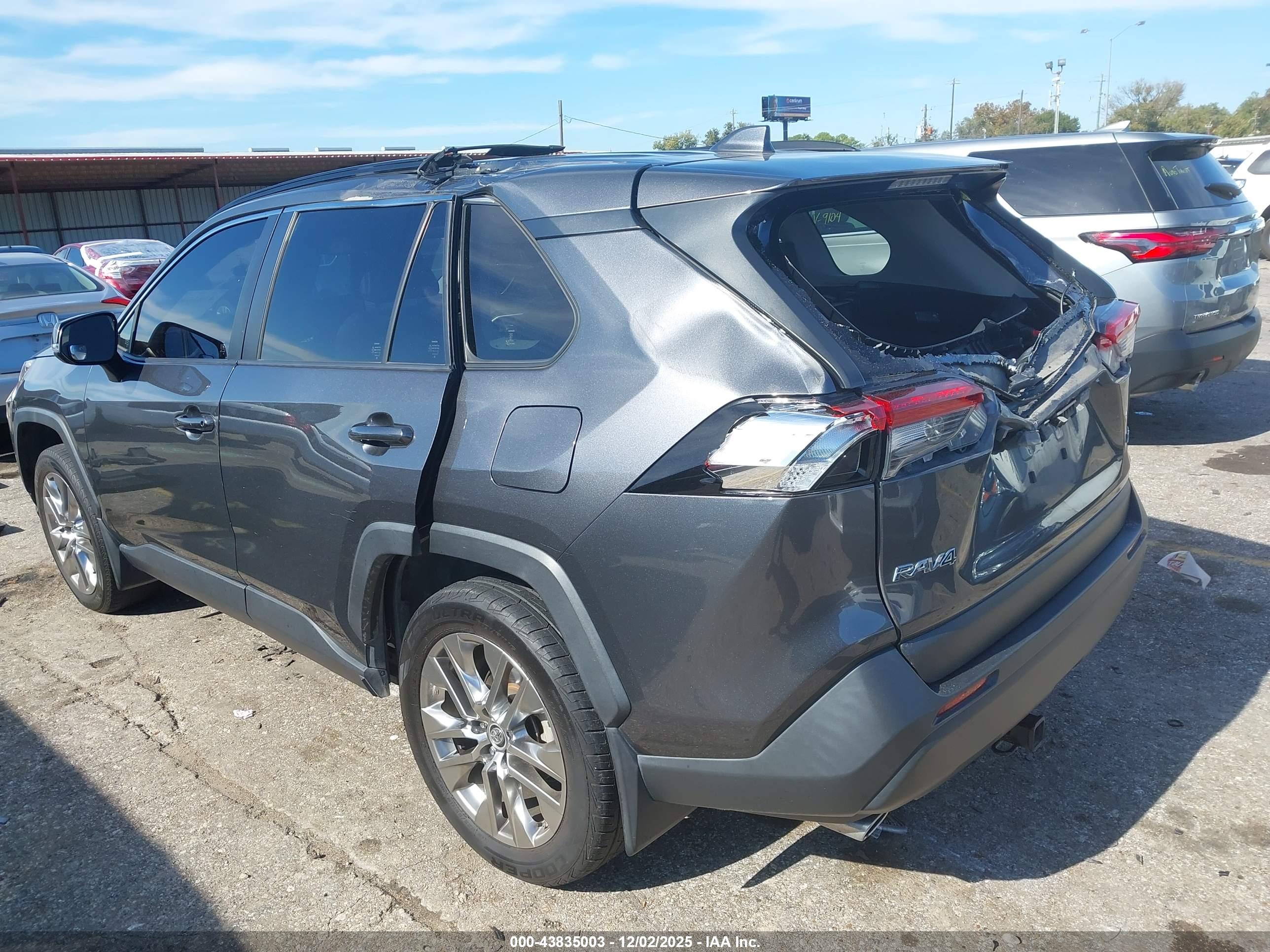 TOYOTA RAV4 image 6