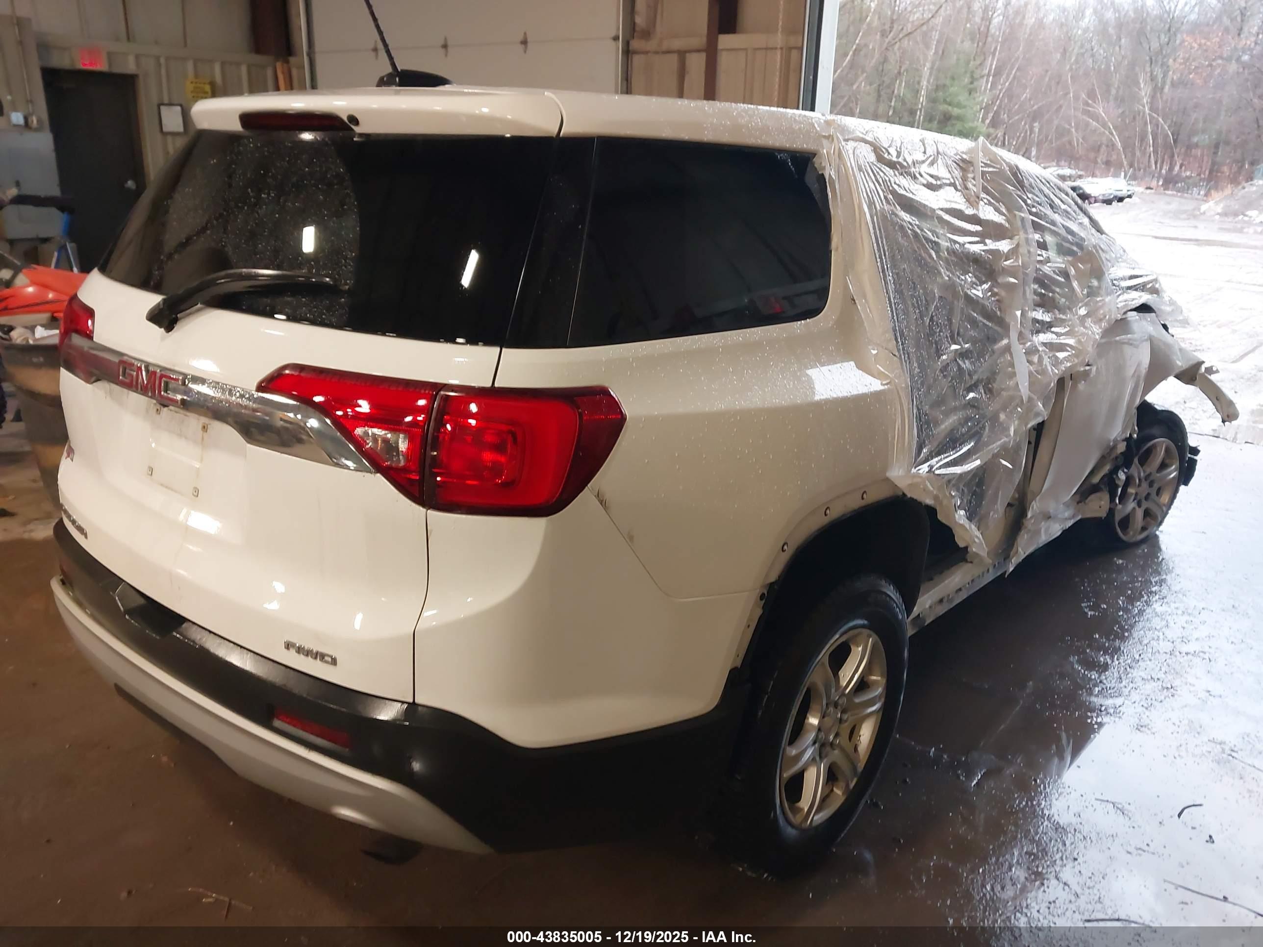 GMC ACADIA image 4