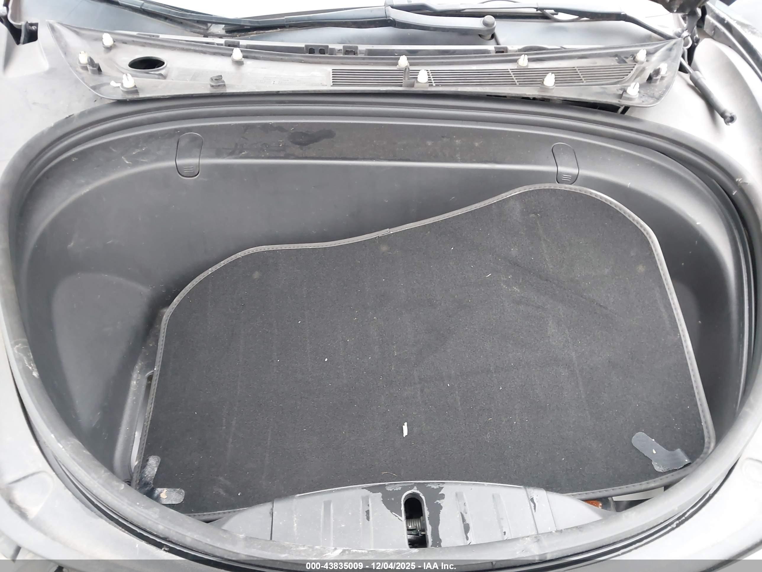 TESLA MODEL image 10