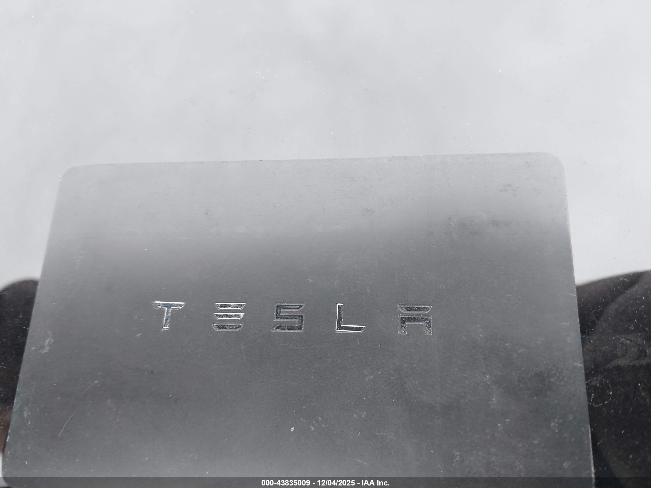 TESLA MODEL image 11