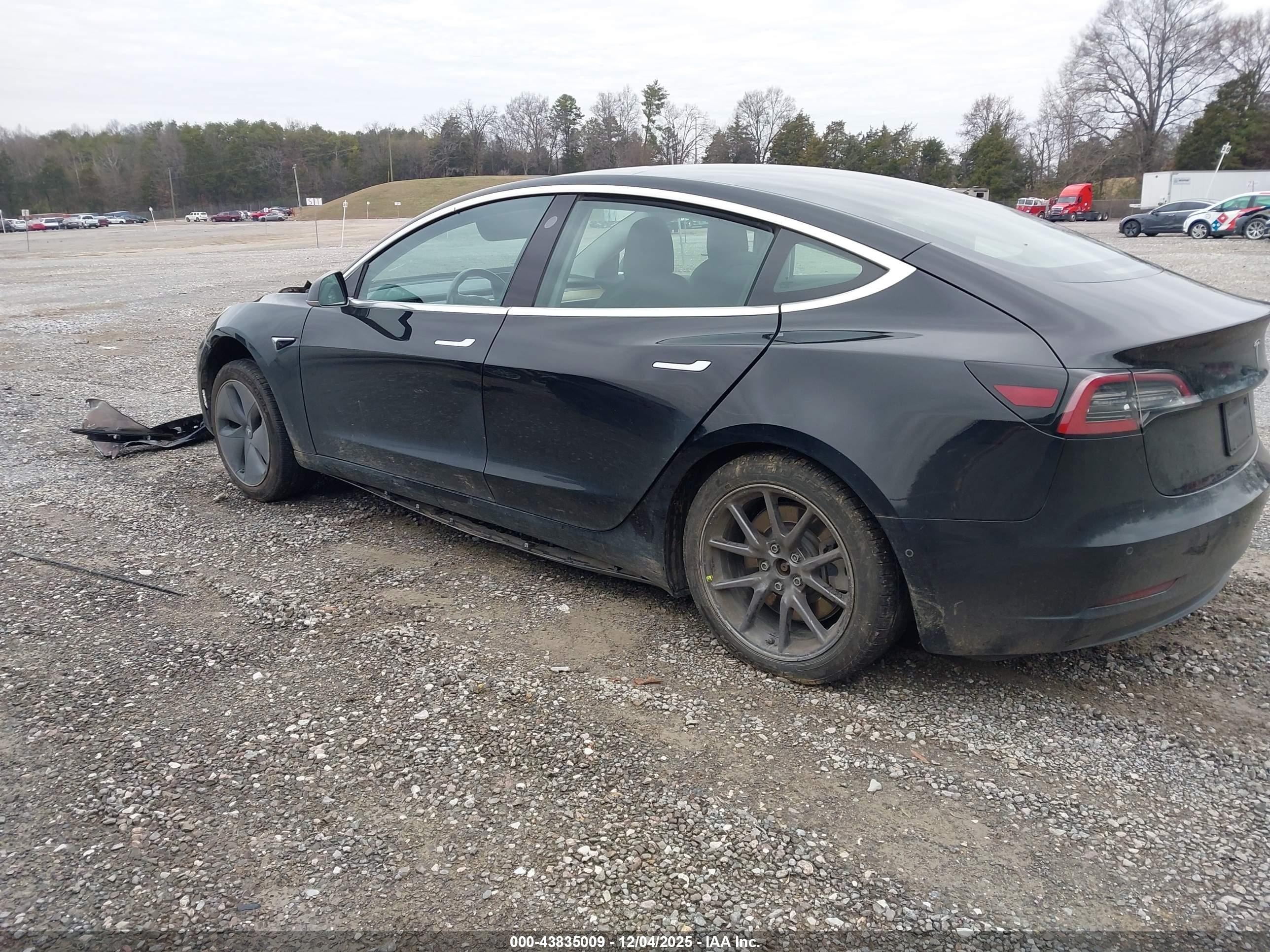 TESLA MODEL image 3