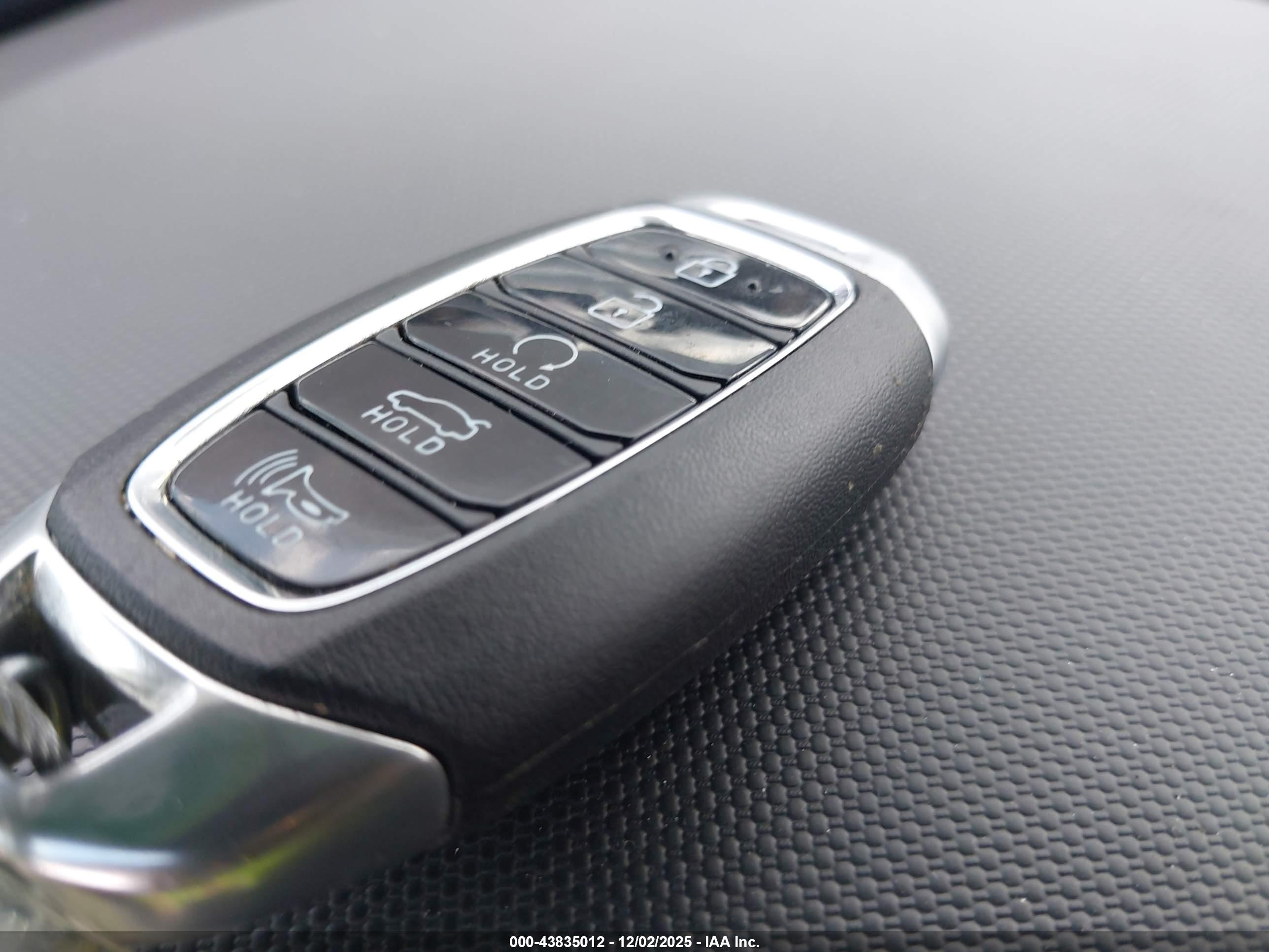 HYUNDAI ELANTRA image 11