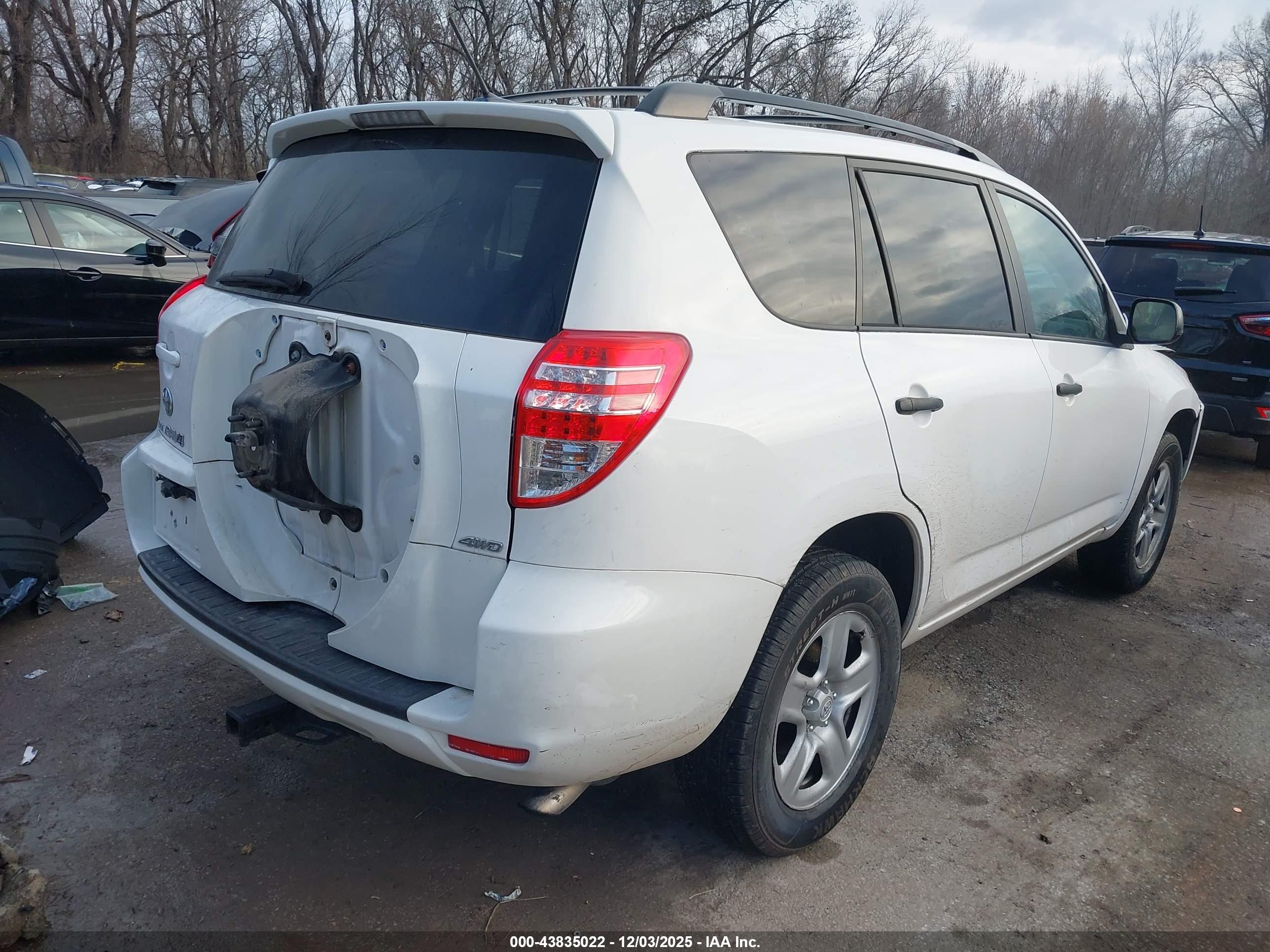 TOYOTA RAV4 image 4