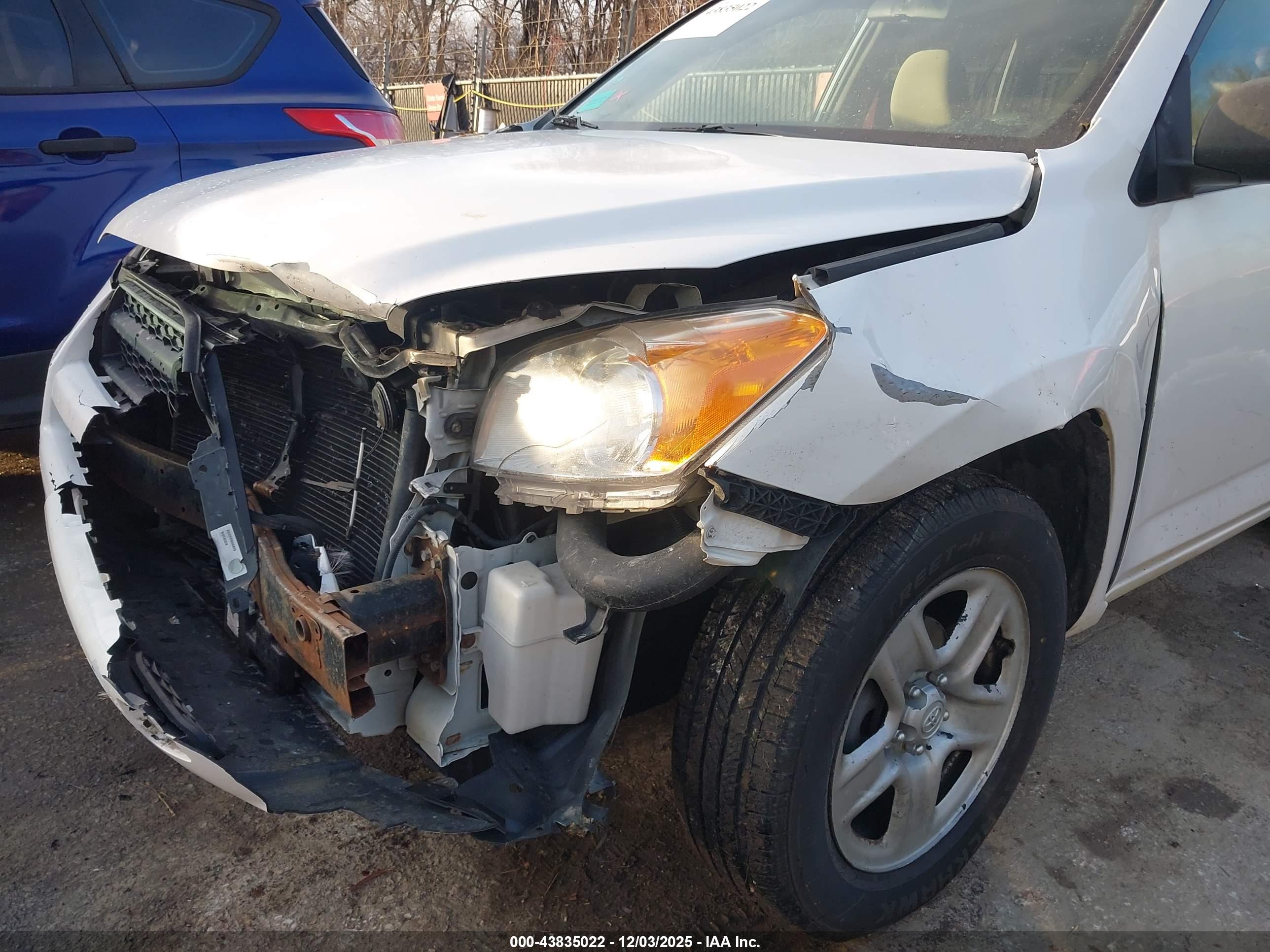 TOYOTA RAV4 image 6
