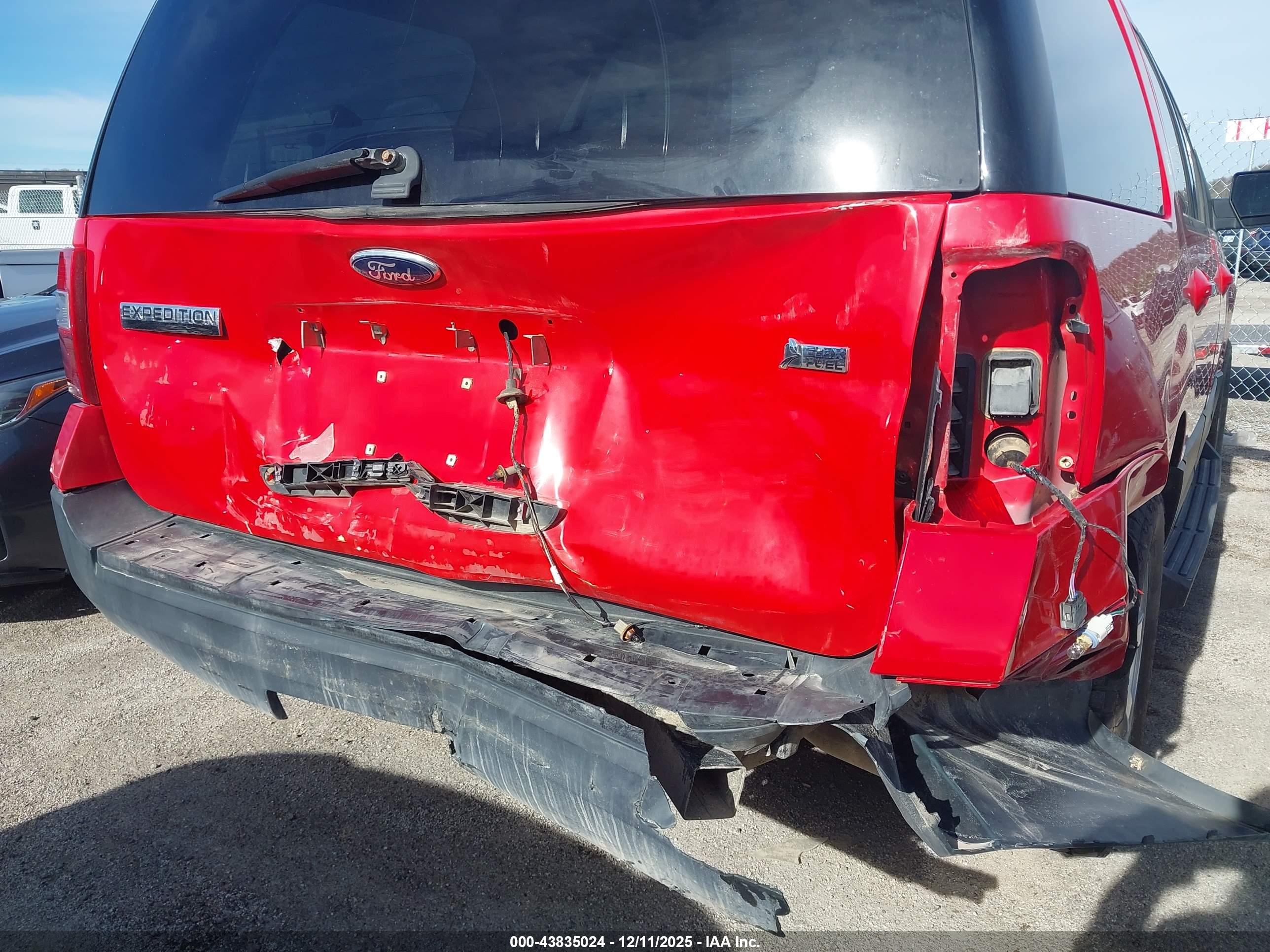 FORD EXPEDITION image 6