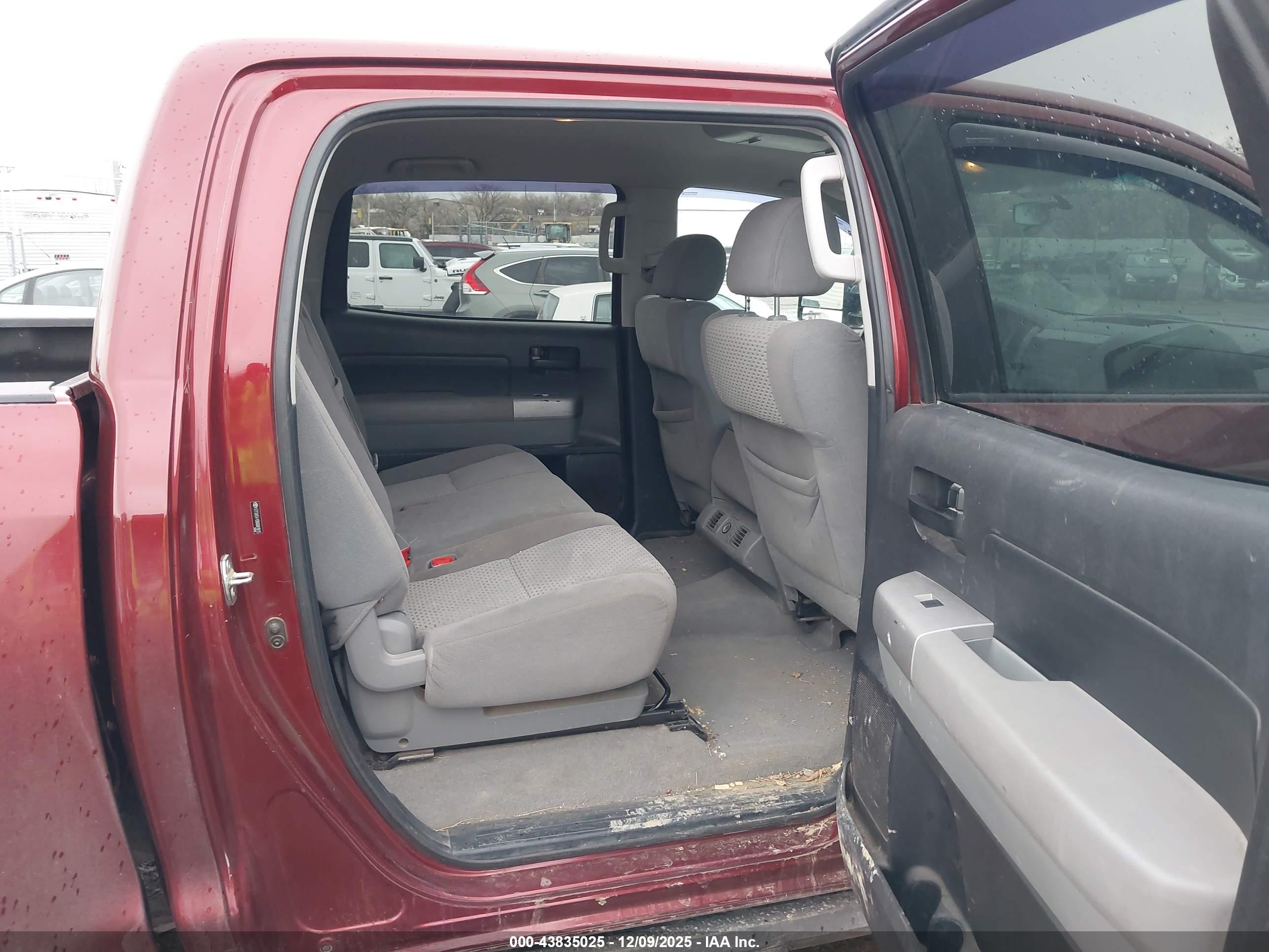 TOYOTA TUNDRA image 8