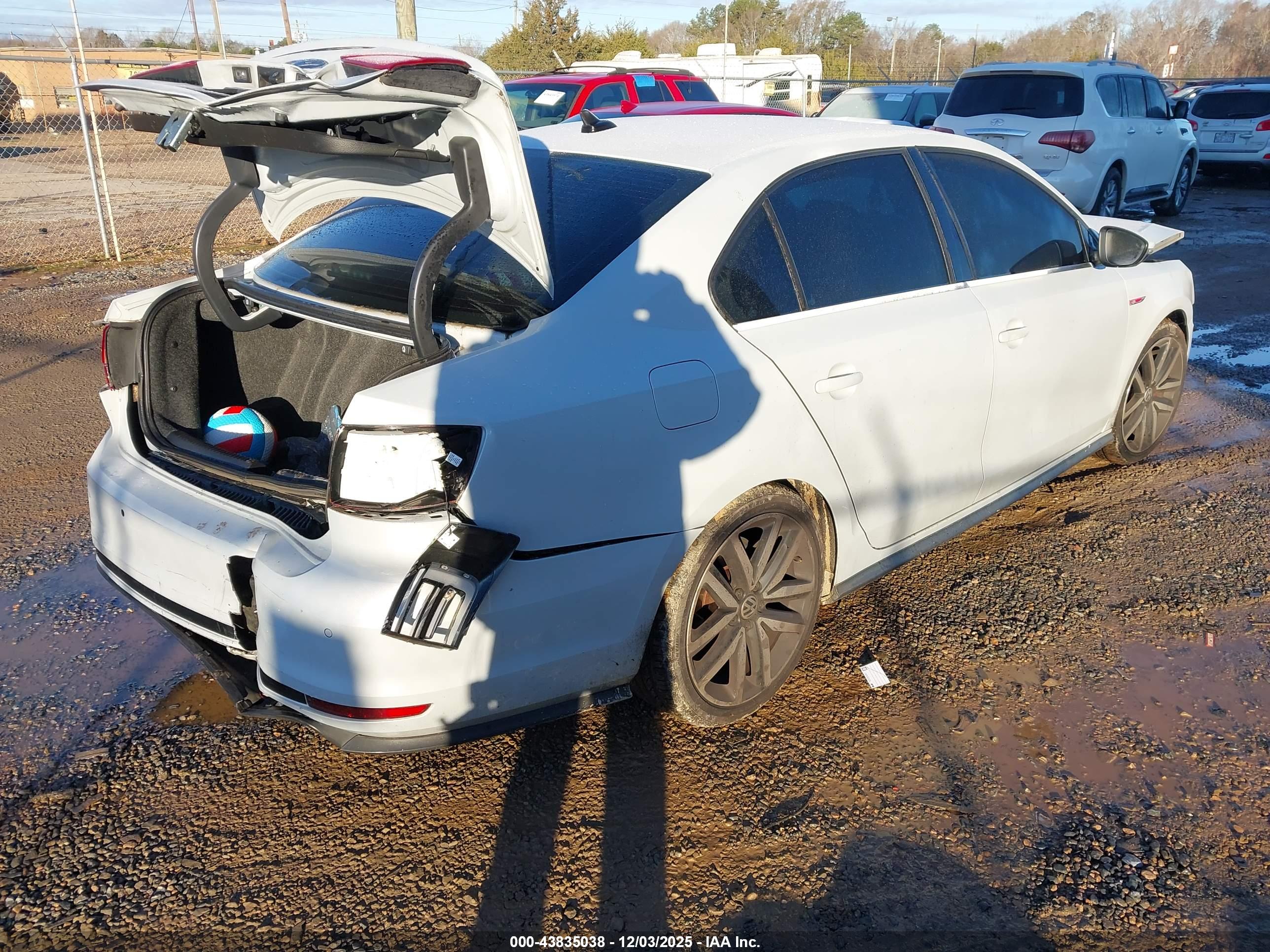 VOLKSWAGEN JETTA image 4