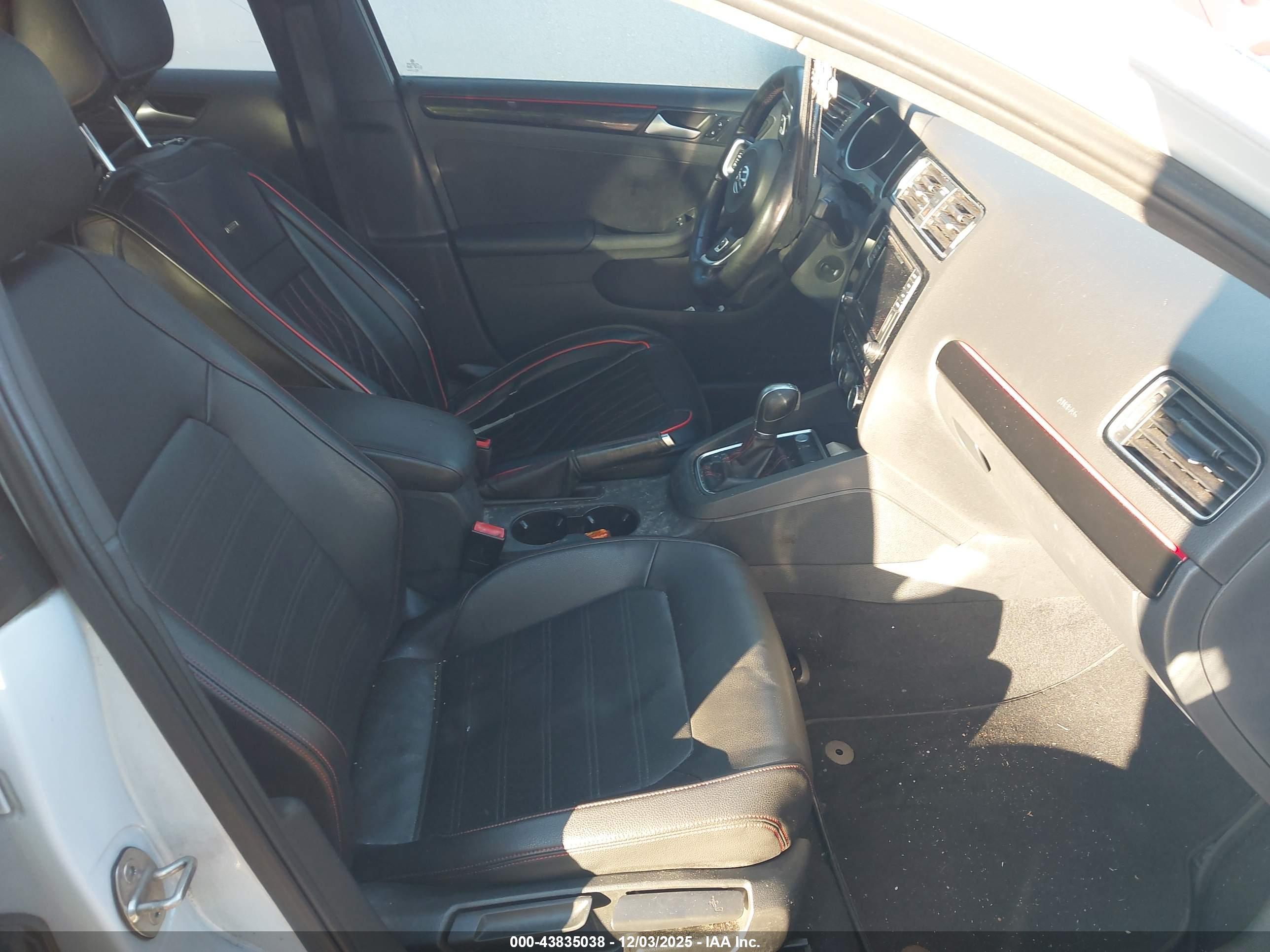 VOLKSWAGEN JETTA image 5