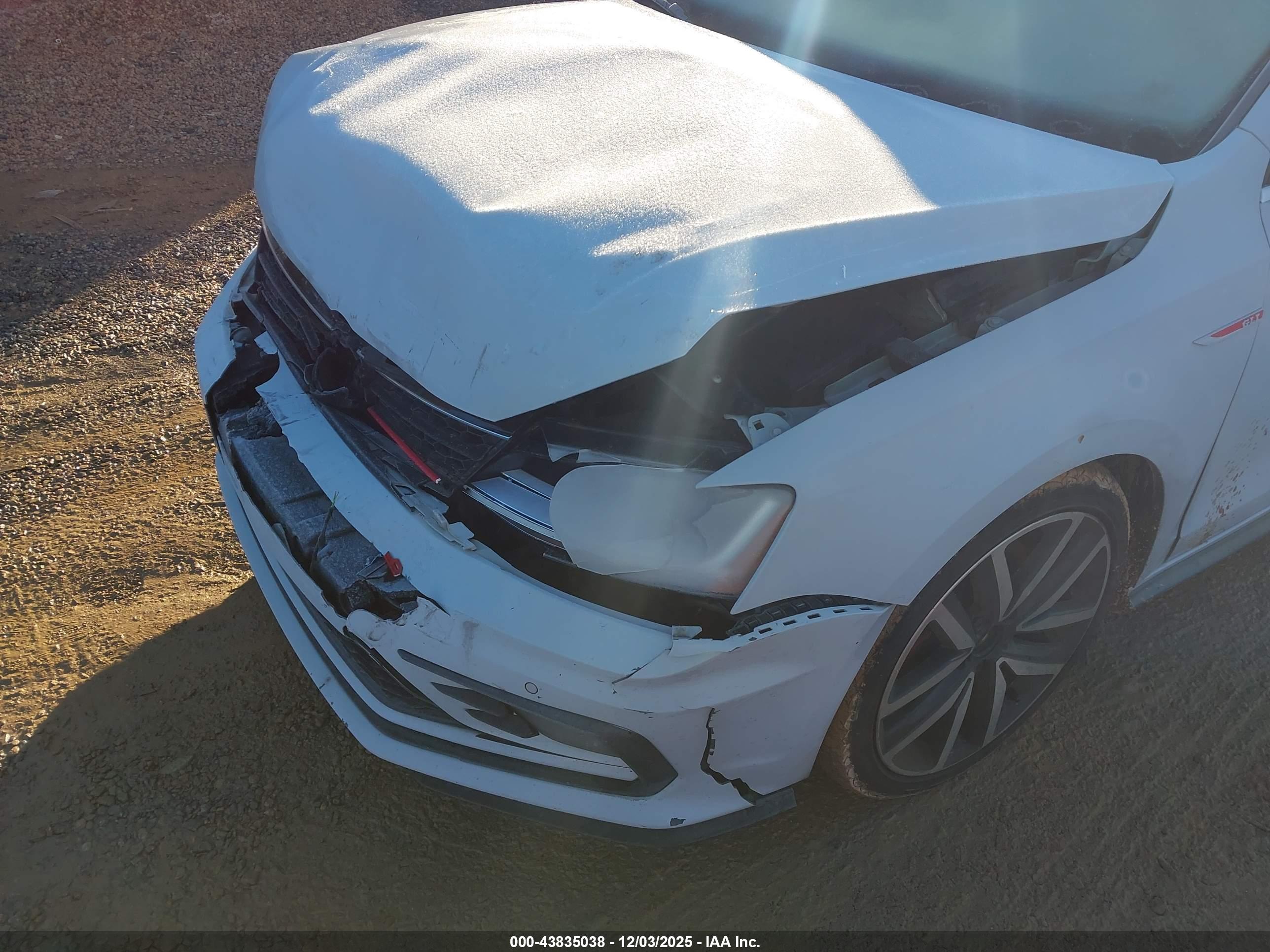 VOLKSWAGEN JETTA image 6