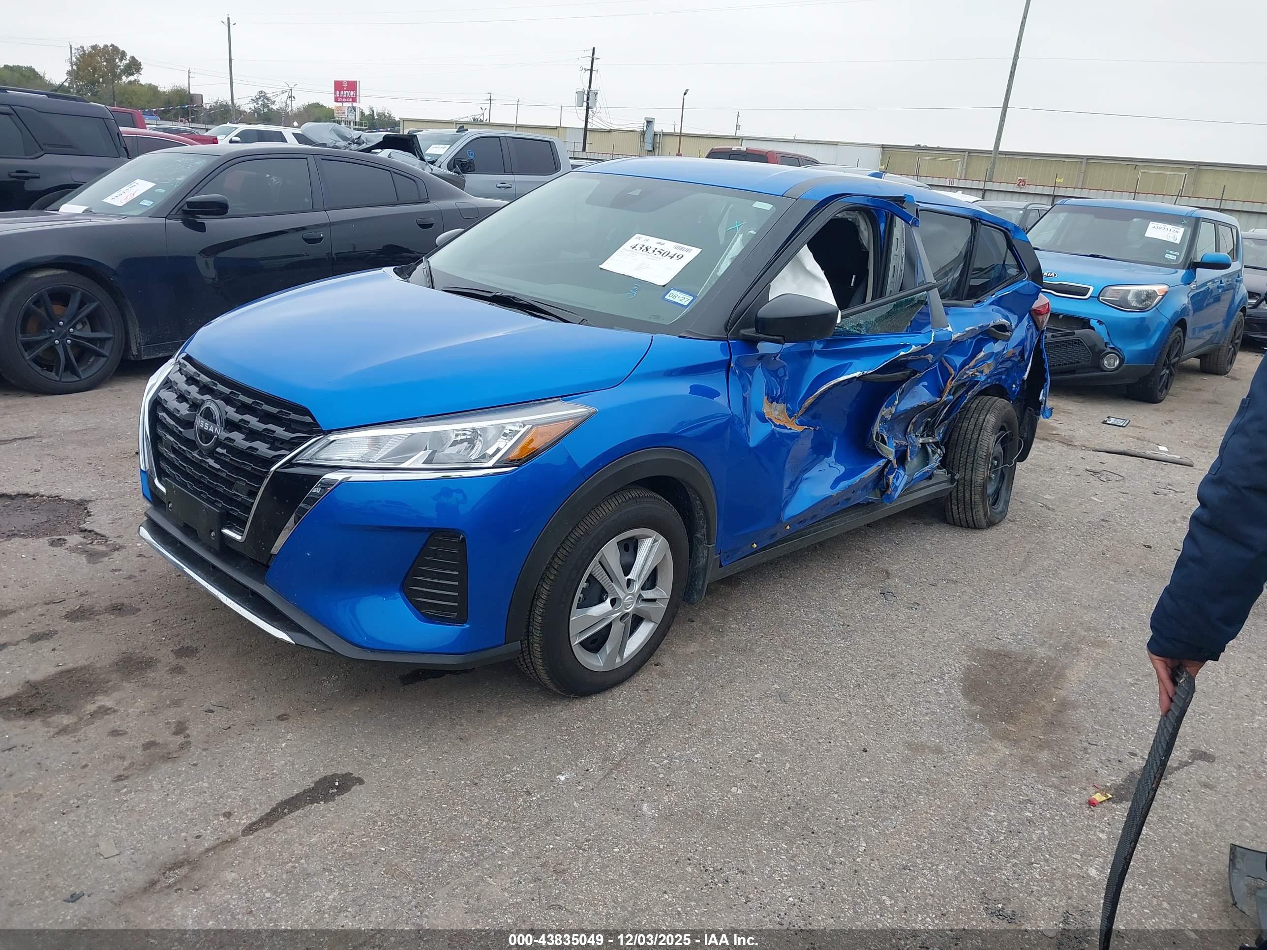 NISSAN KICKS image 2