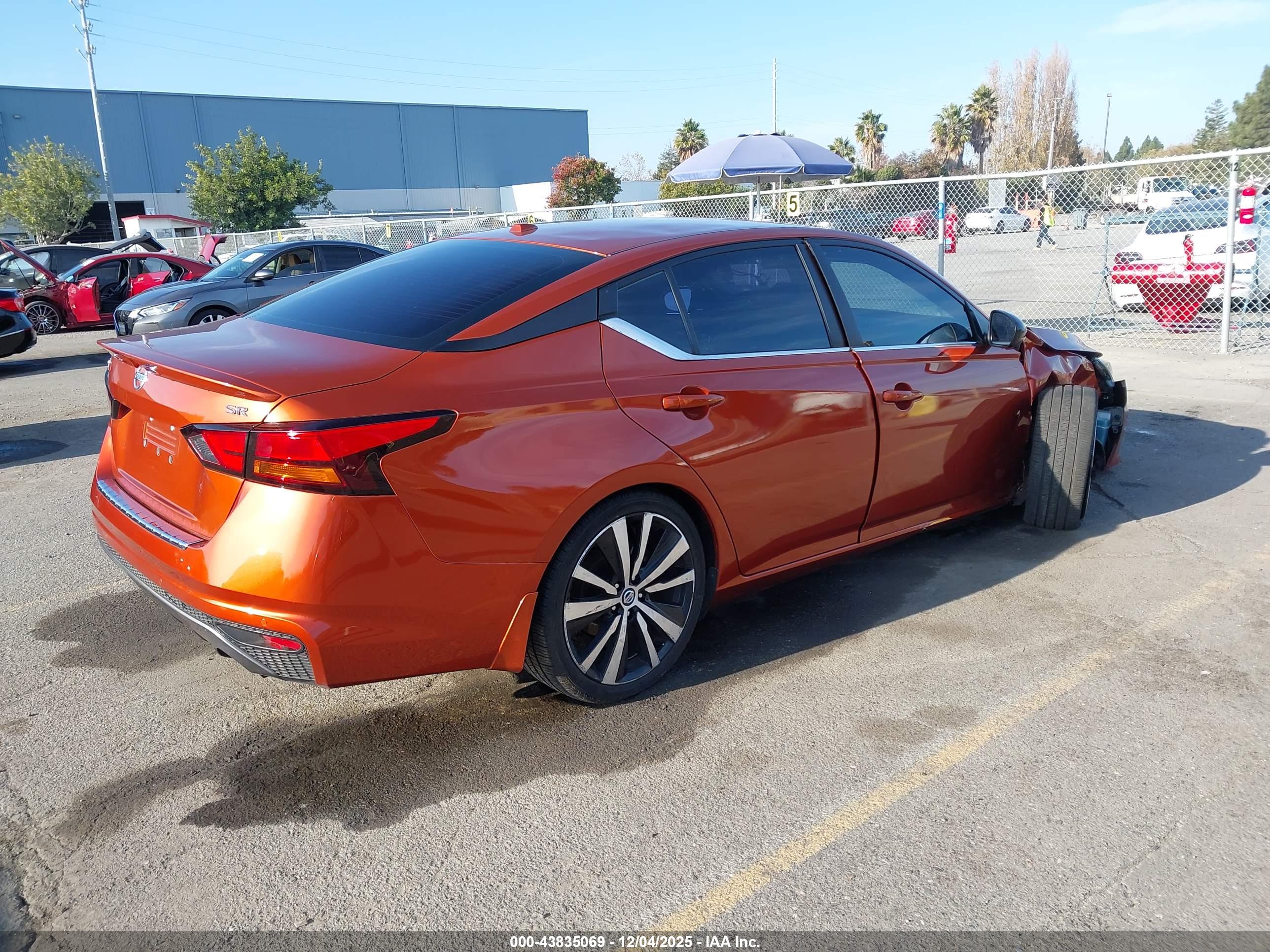 NISSAN ALTIMA image 4
