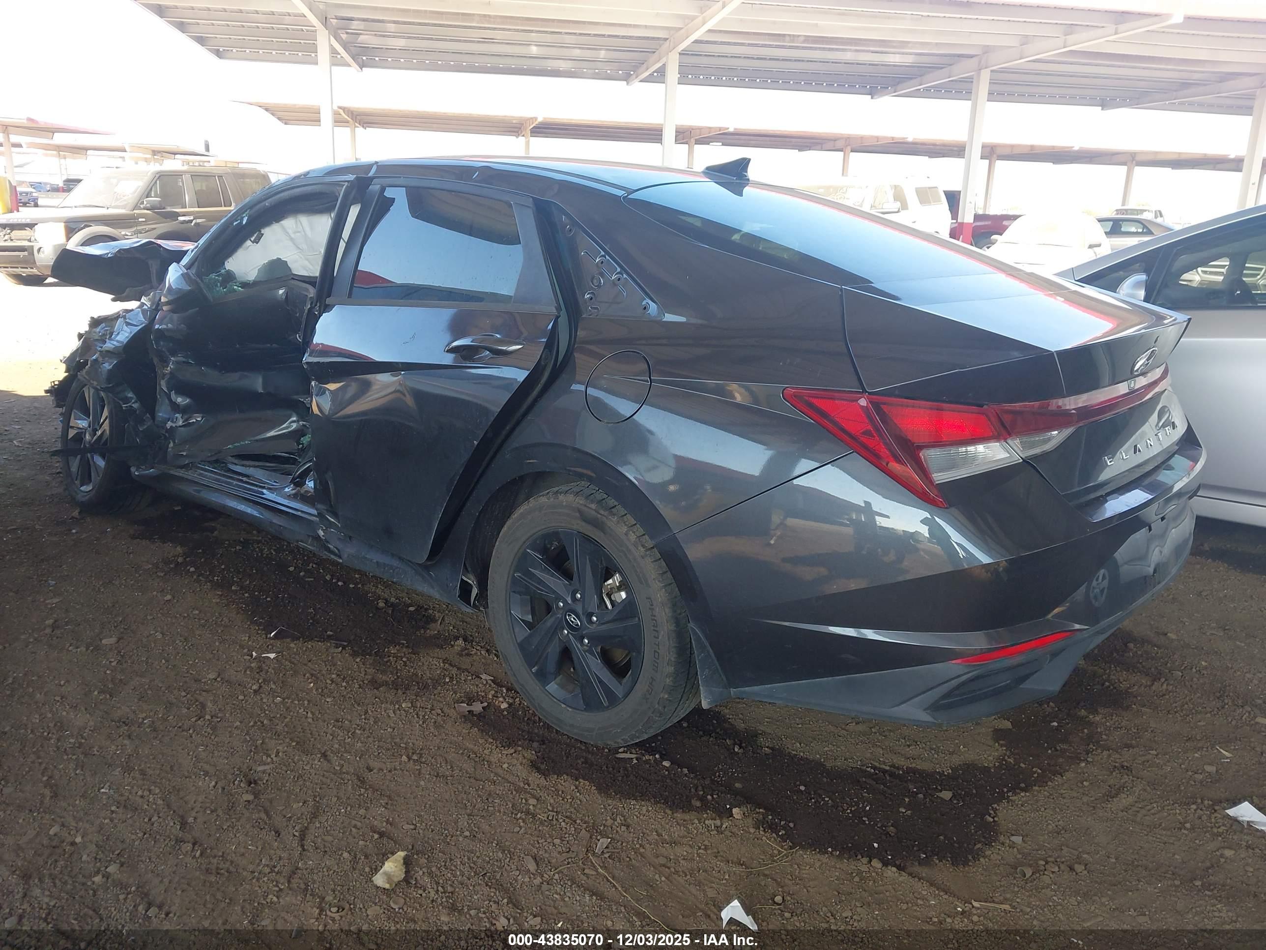 HYUNDAI ELANTRA image 3