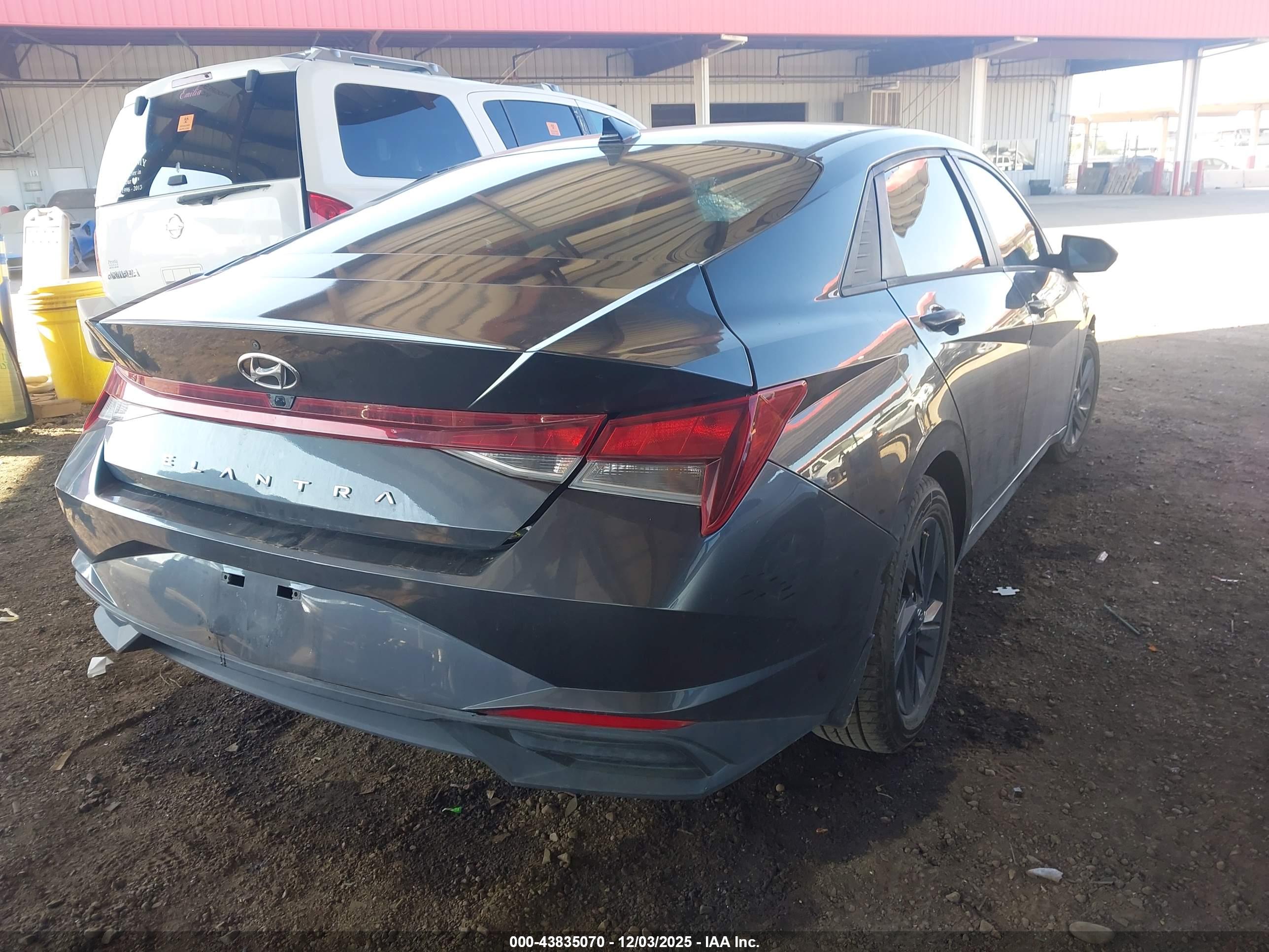 HYUNDAI ELANTRA image 4