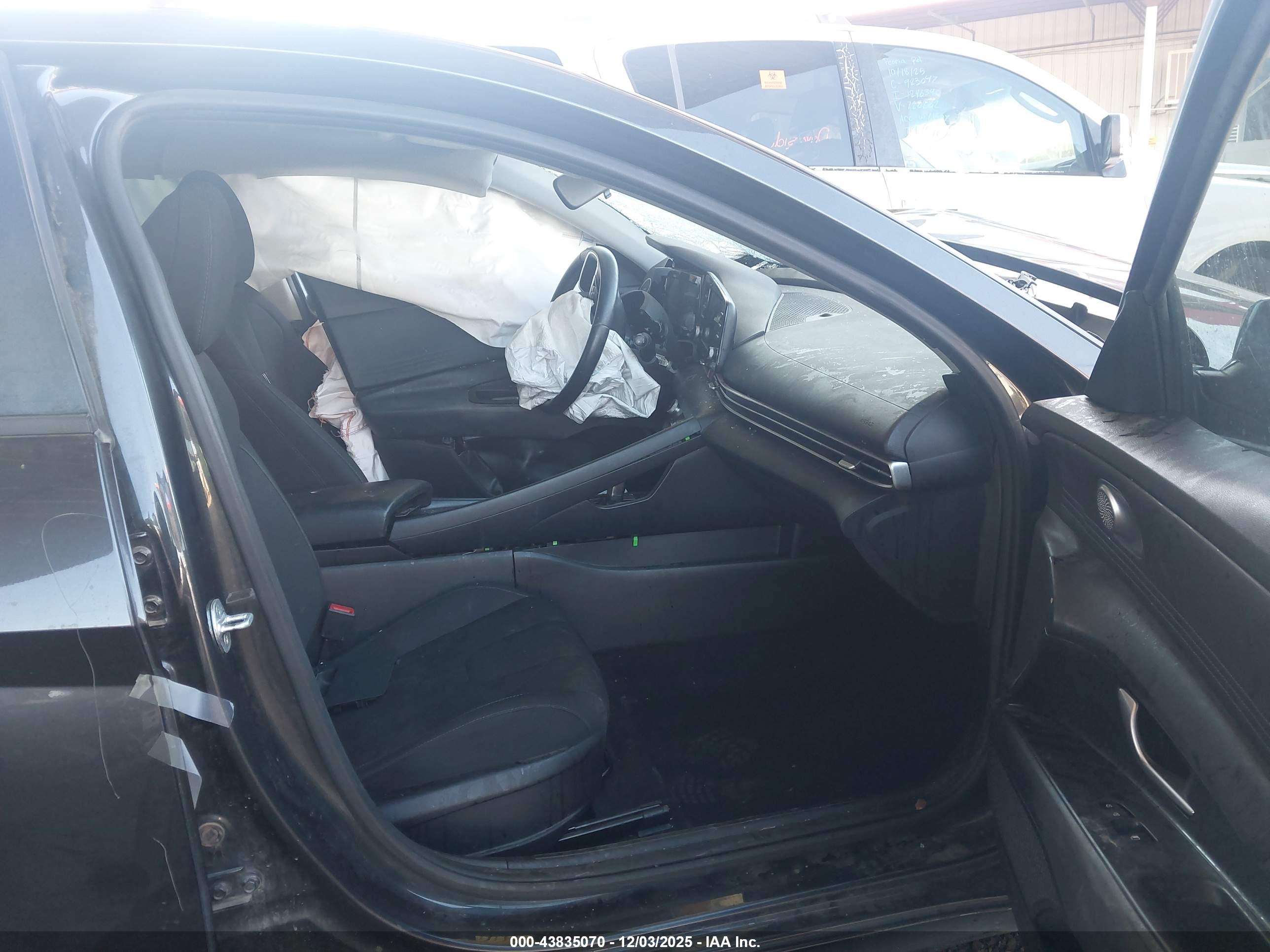 HYUNDAI ELANTRA image 5