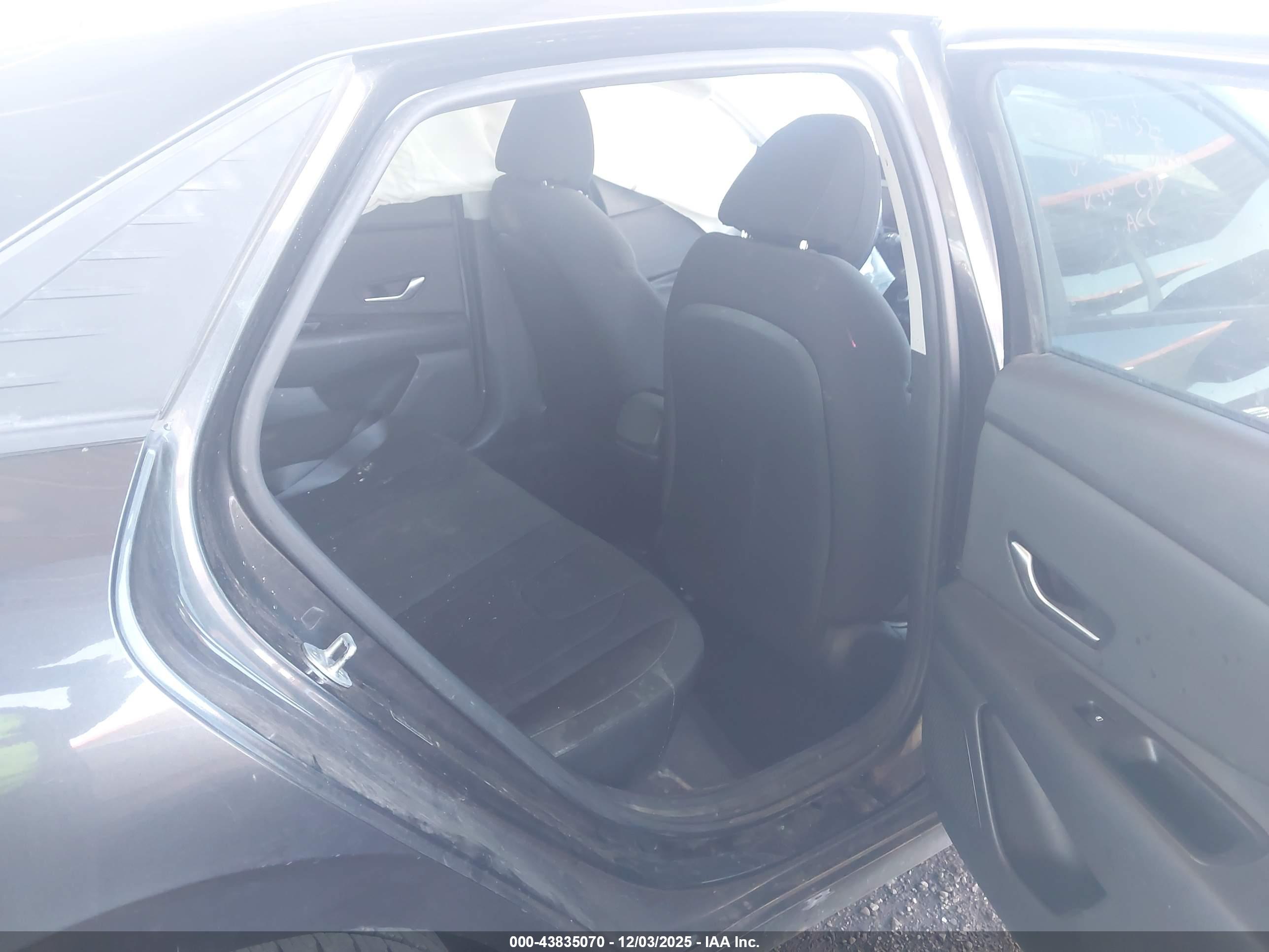 HYUNDAI ELANTRA image 8