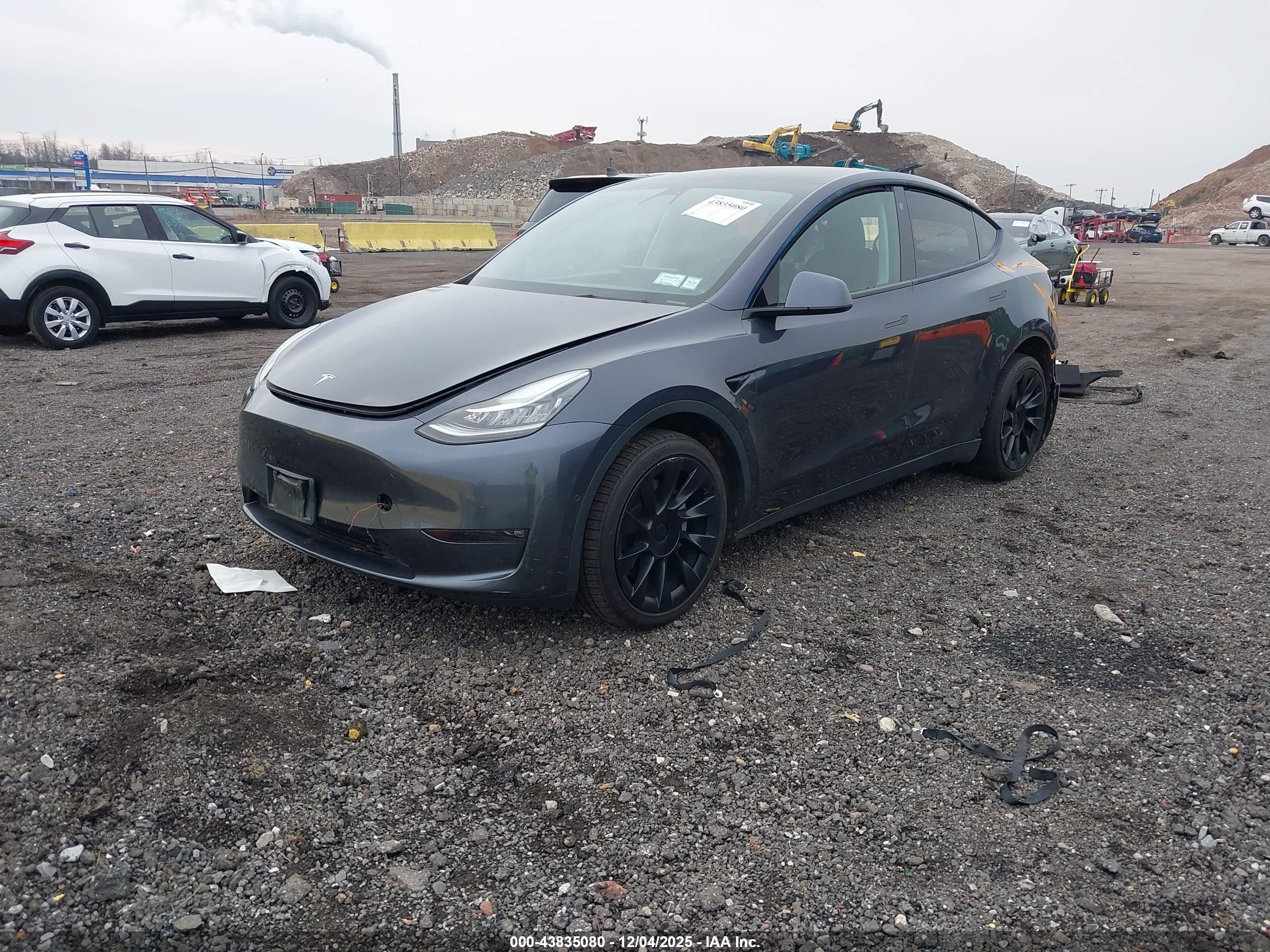 TESLA MODEL image 2