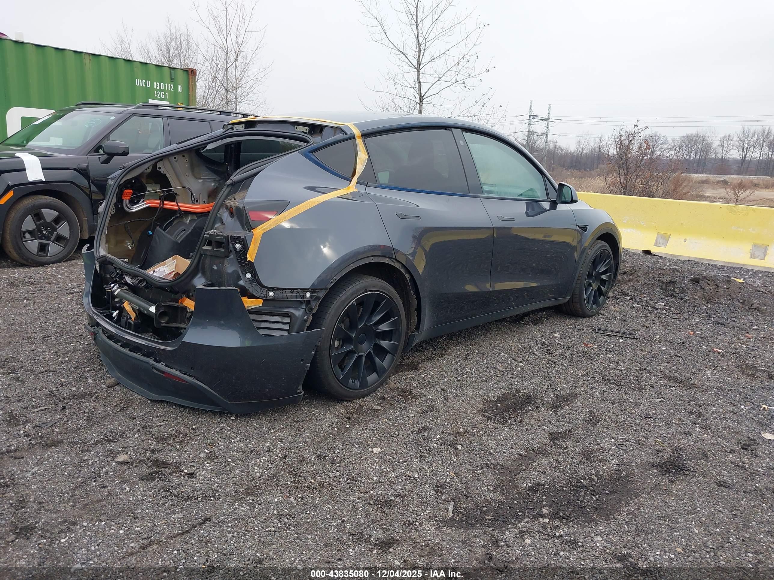TESLA MODEL image 4