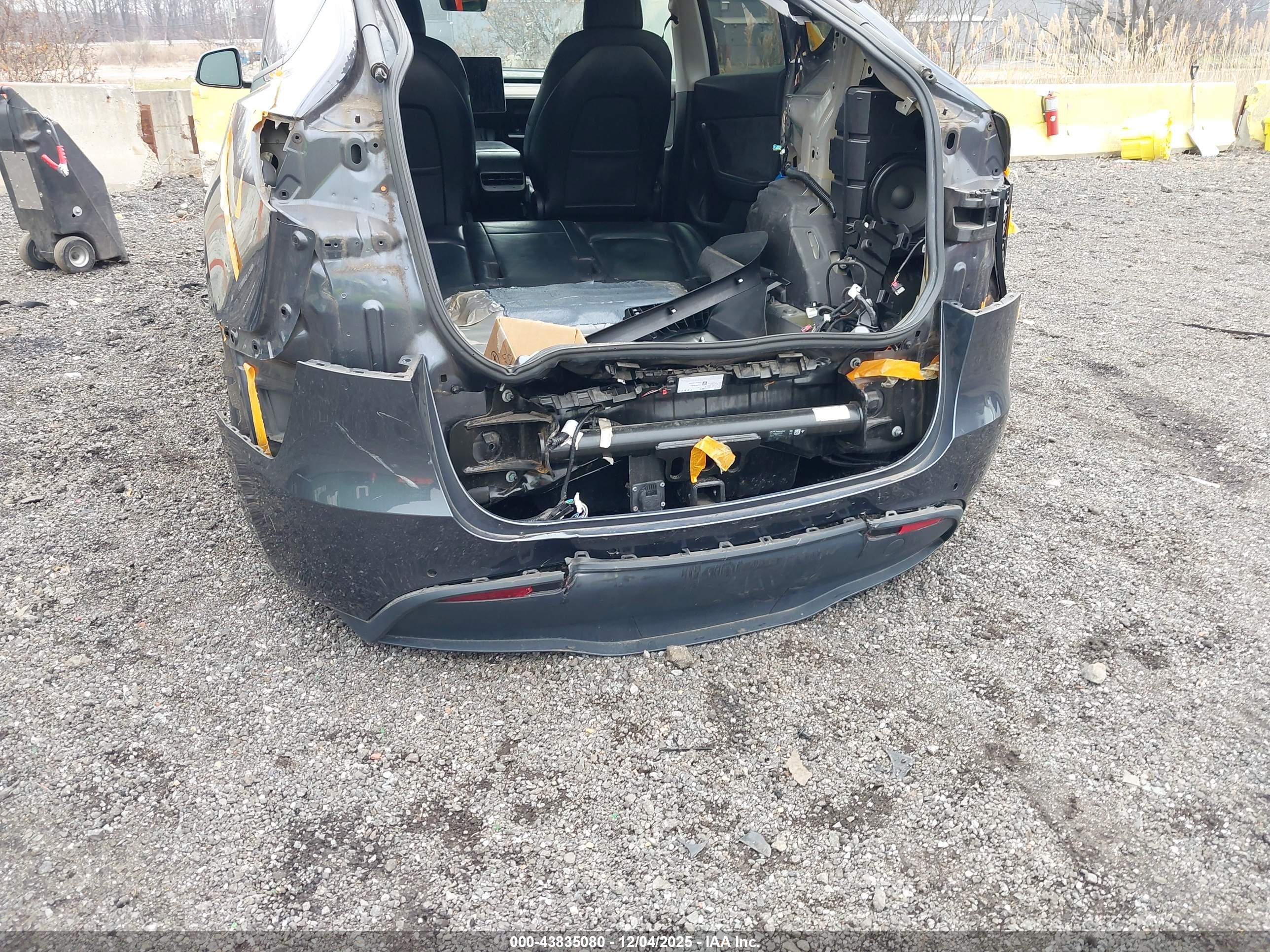 TESLA MODEL image 6