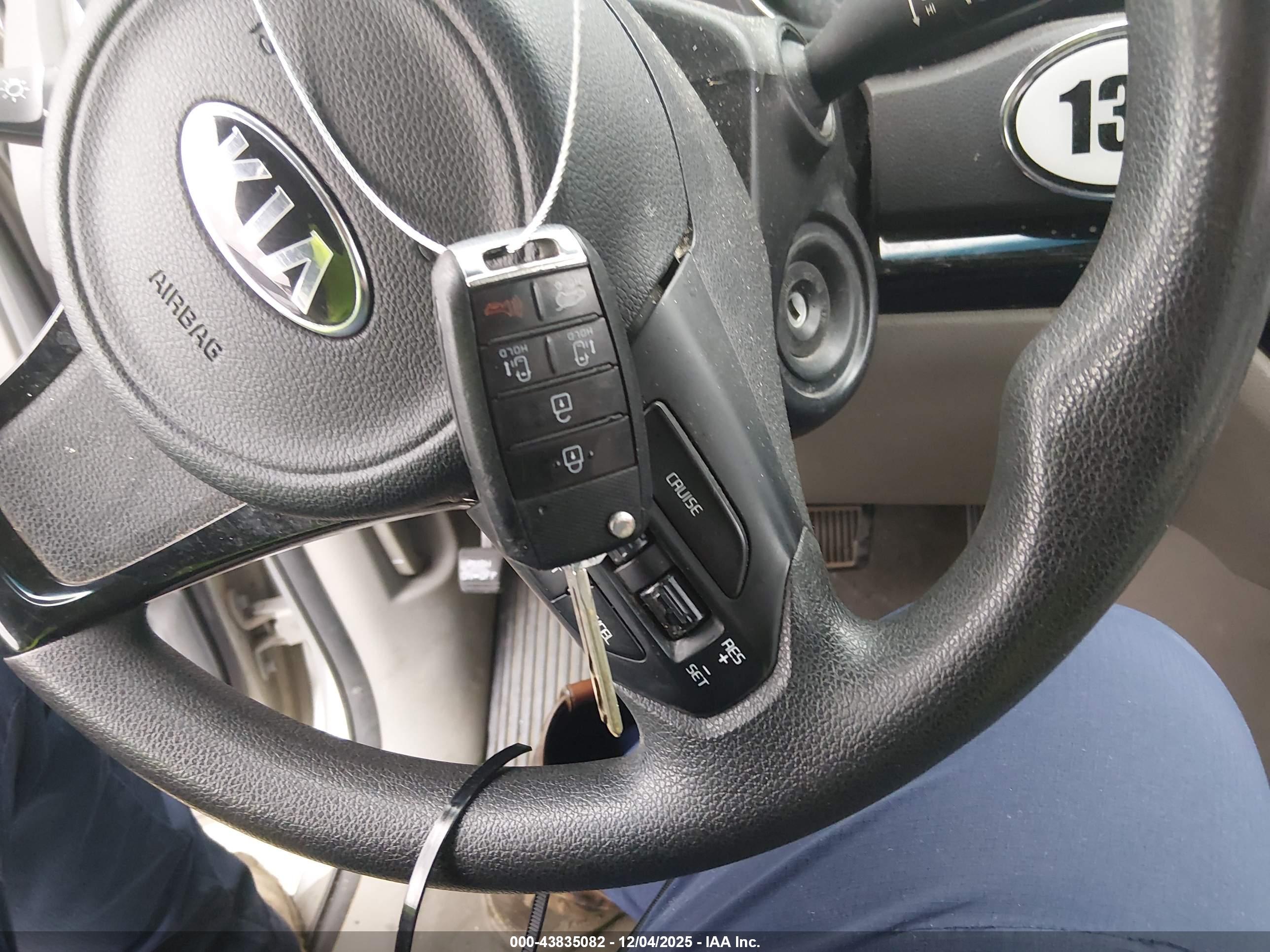 KIA SEDONA image 11