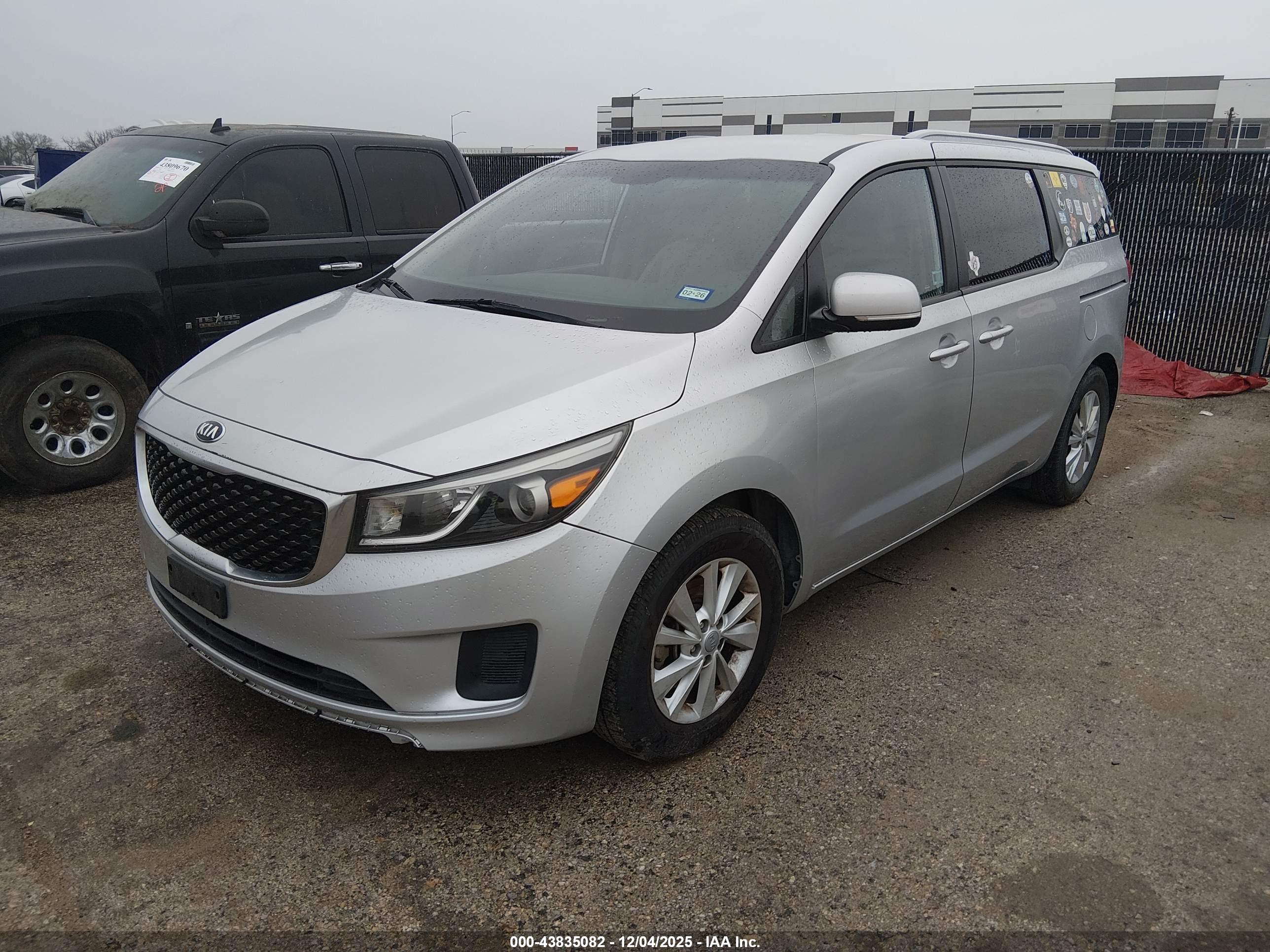 KIA SEDONA image 2