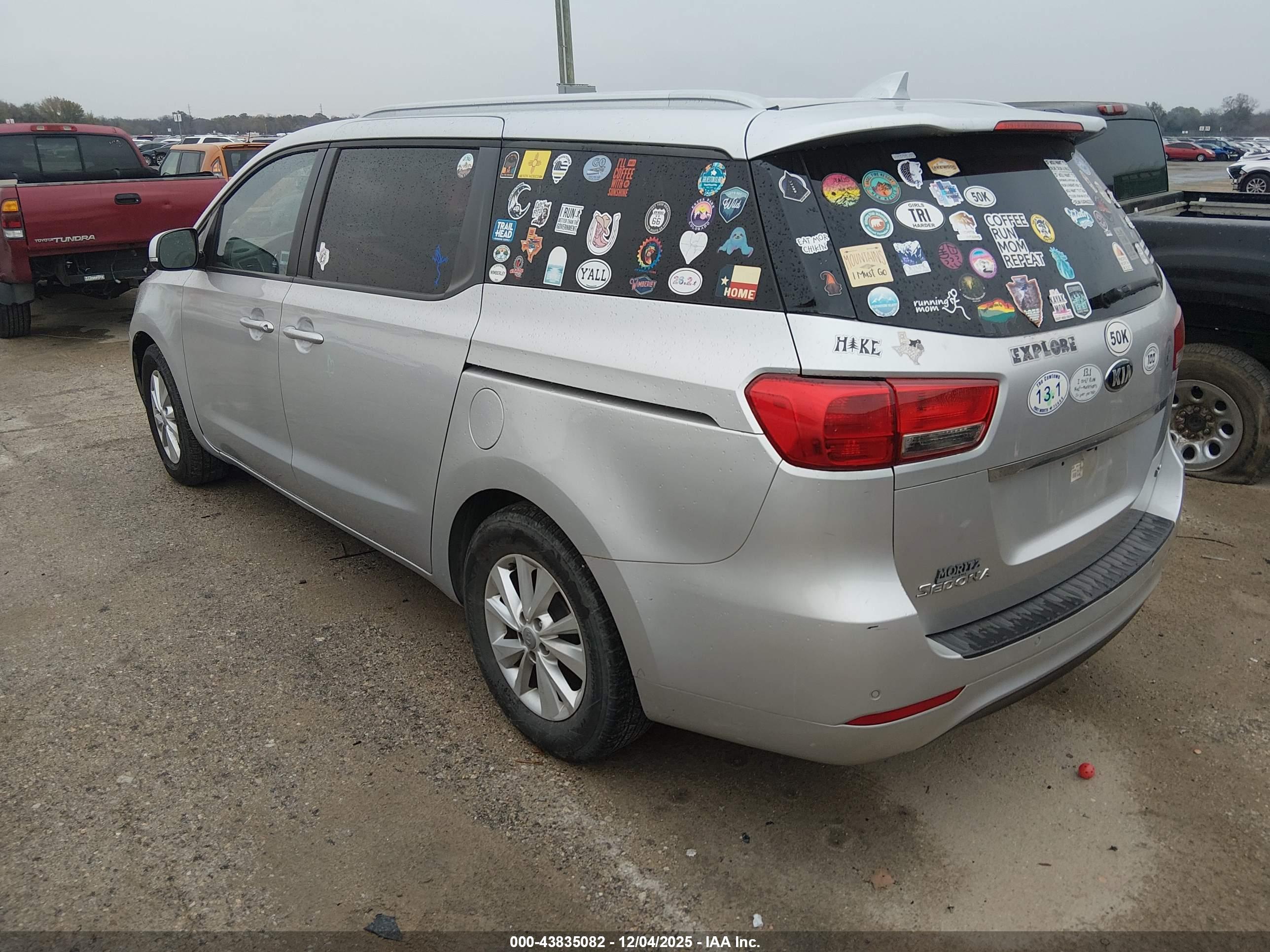 KIA SEDONA image 3