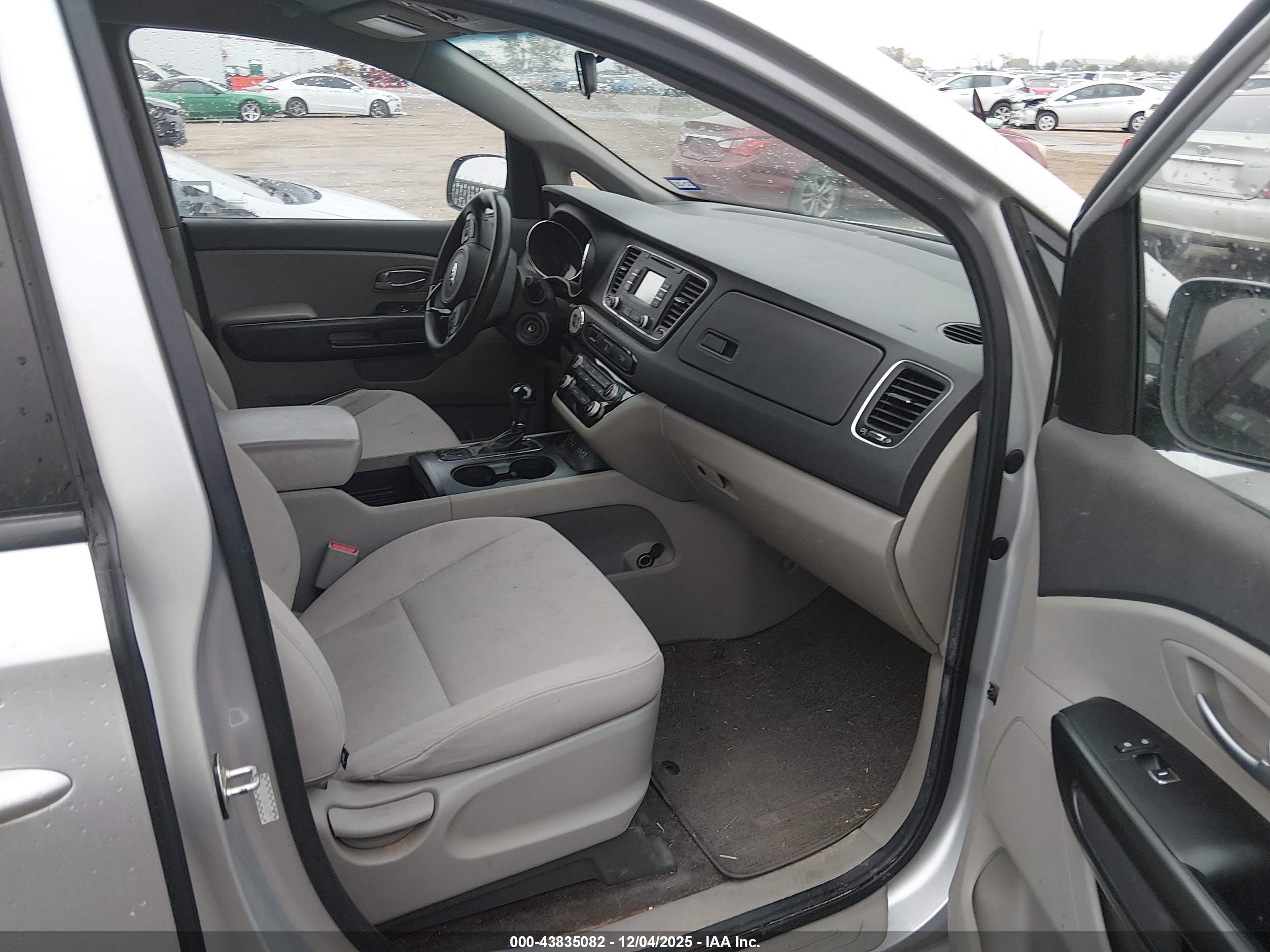 KIA SEDONA image 5