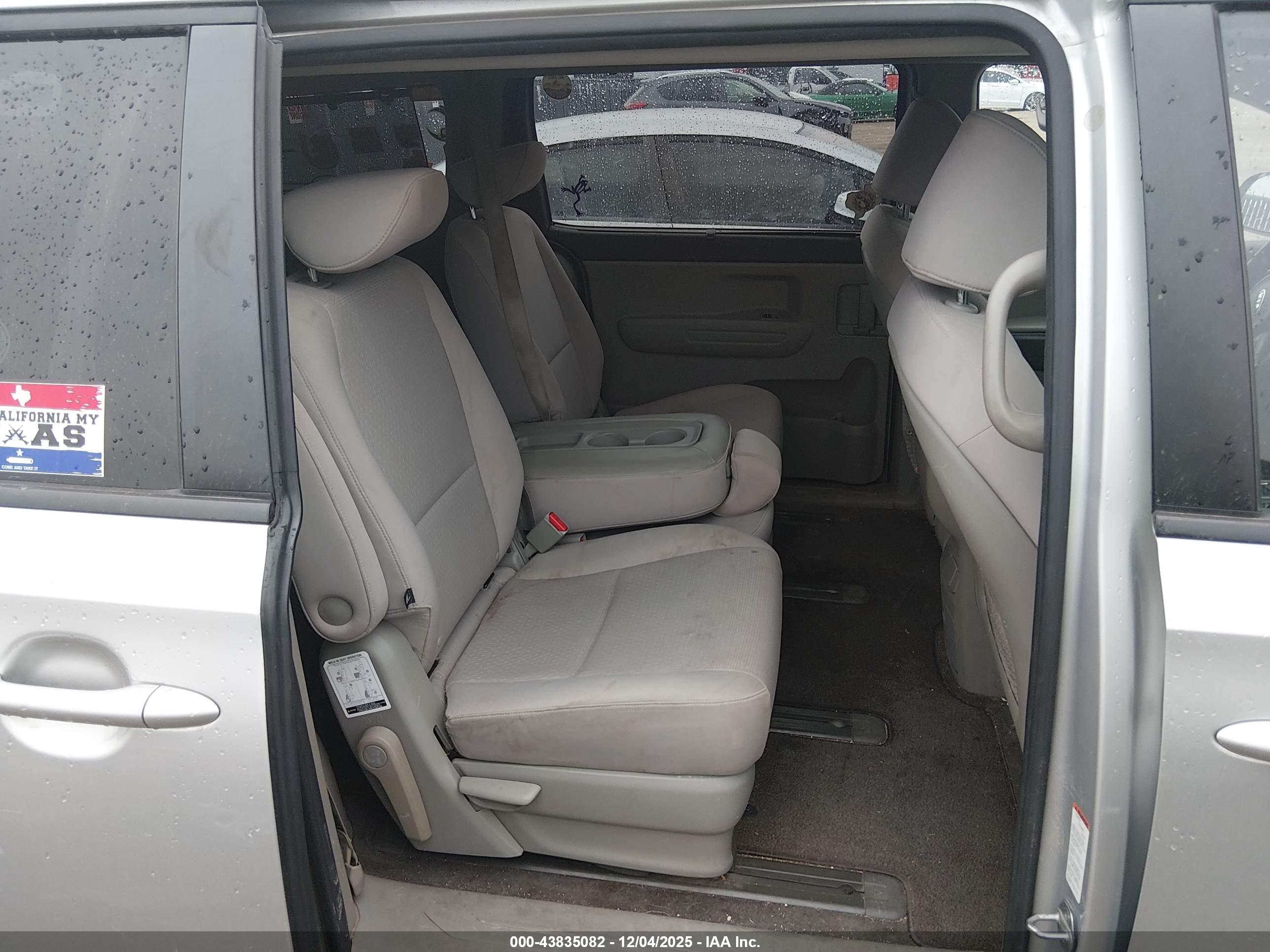 KIA SEDONA image 8