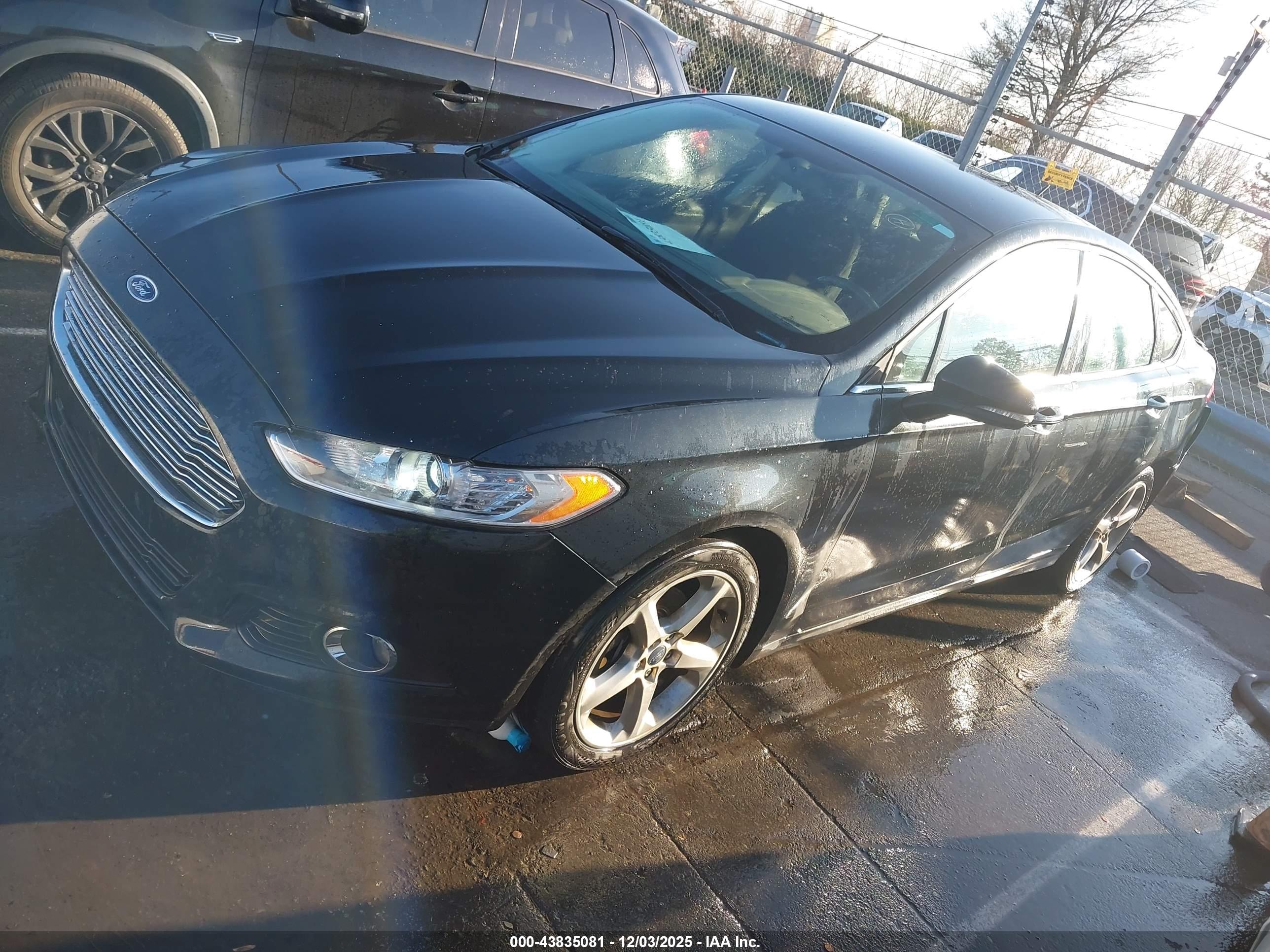 FORD FUSION image 2