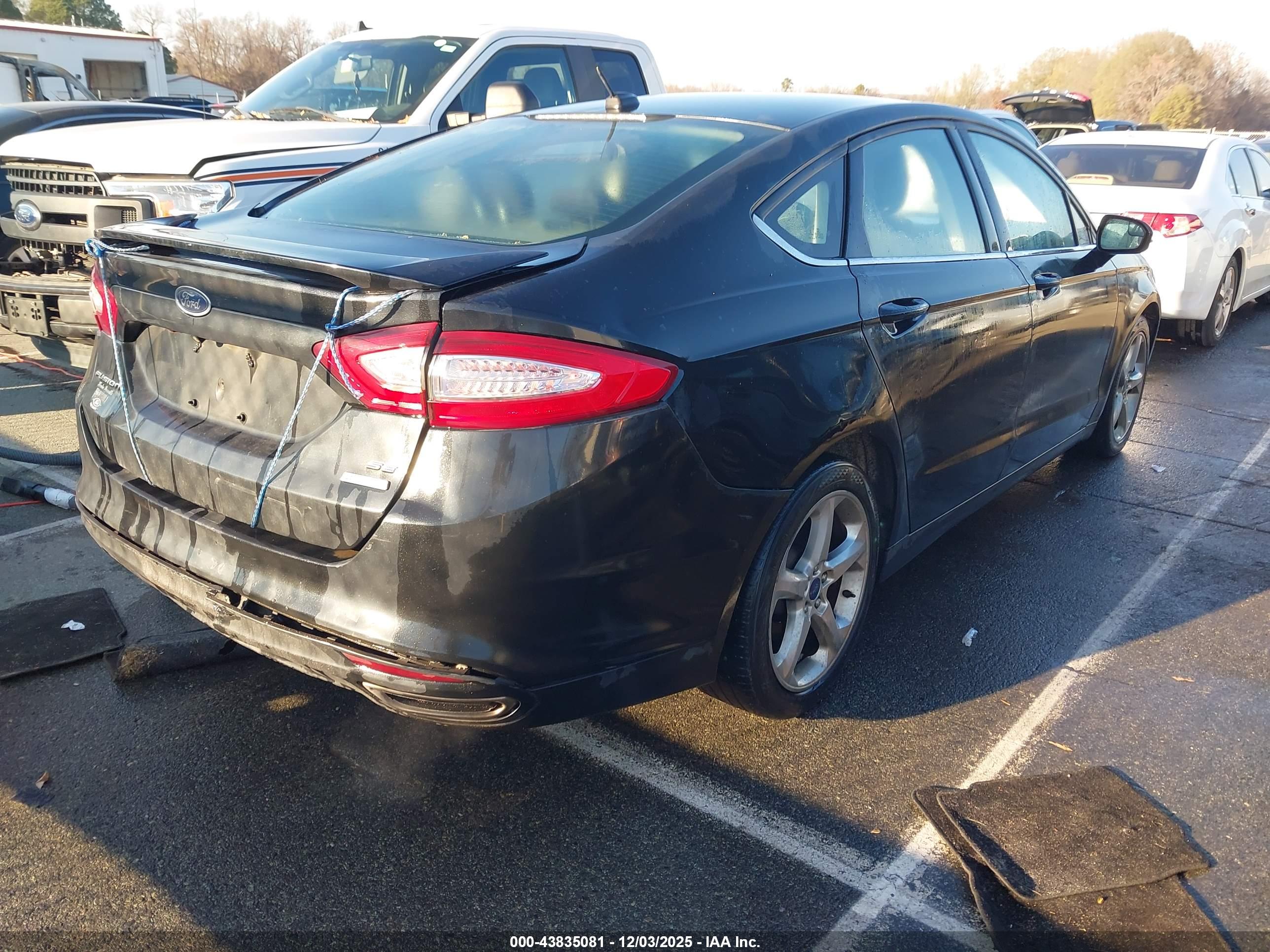 FORD FUSION image 4