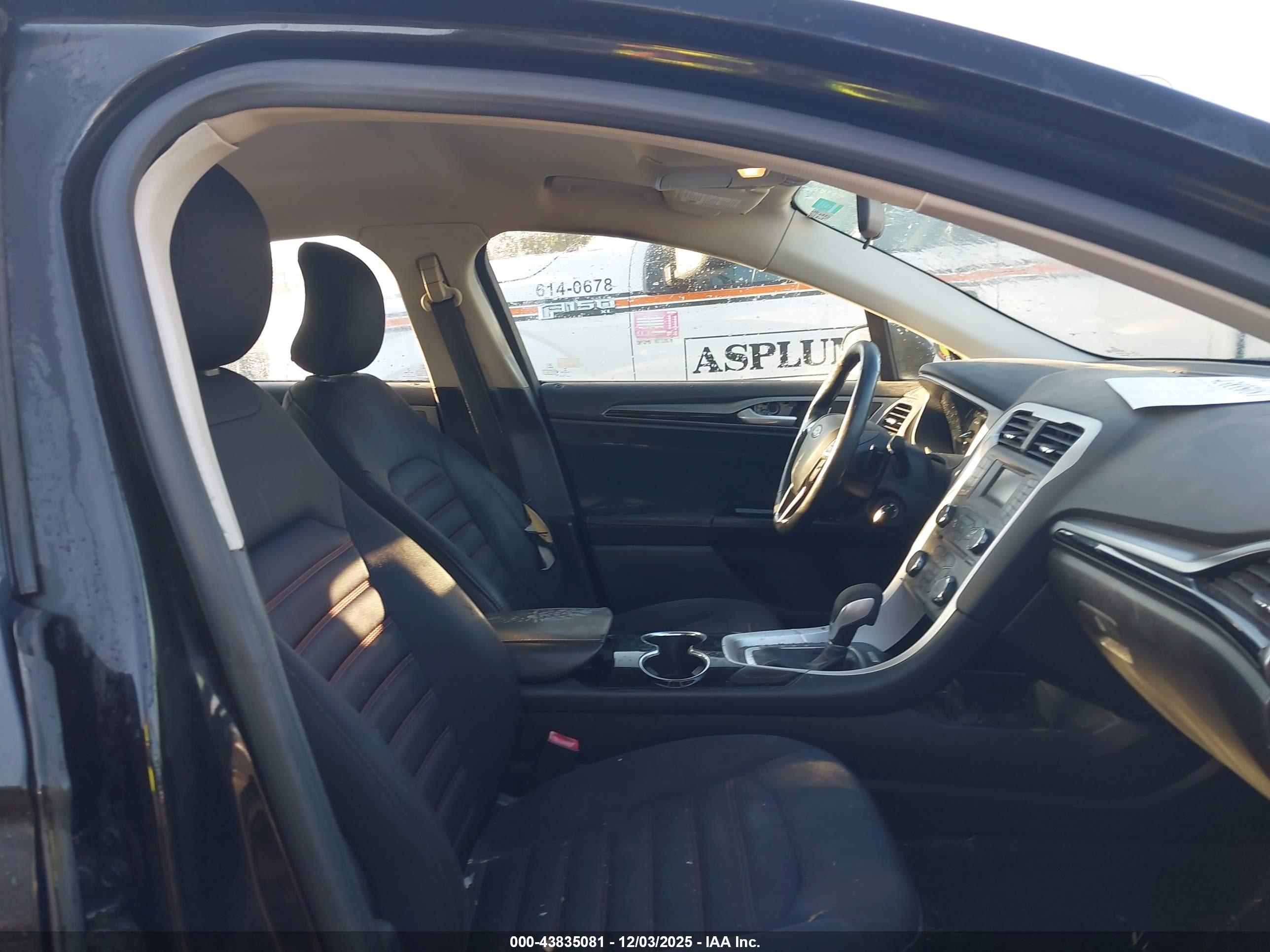FORD FUSION image 5