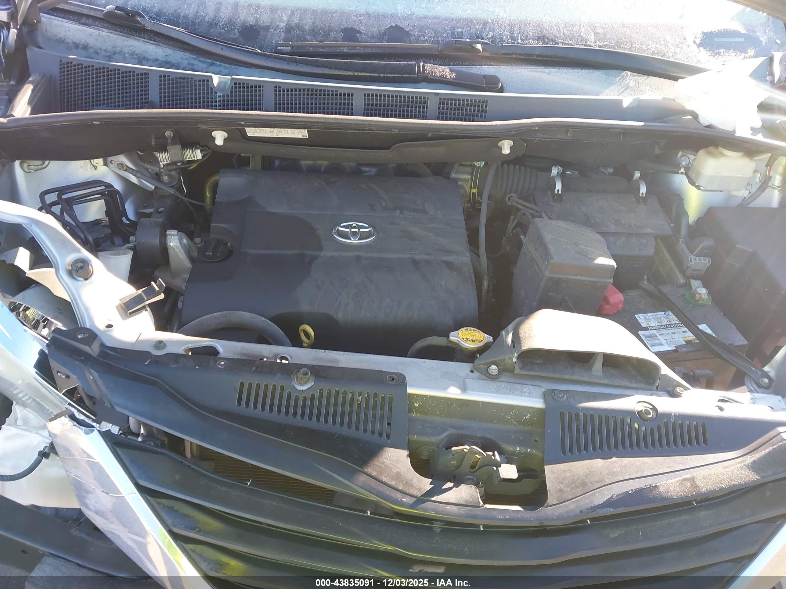TOYOTA SIENNA image 10