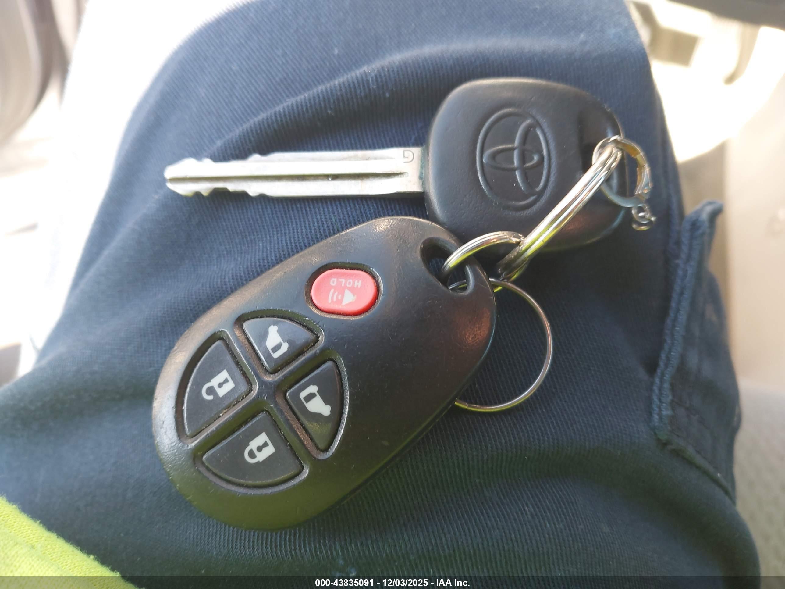 TOYOTA SIENNA image 11