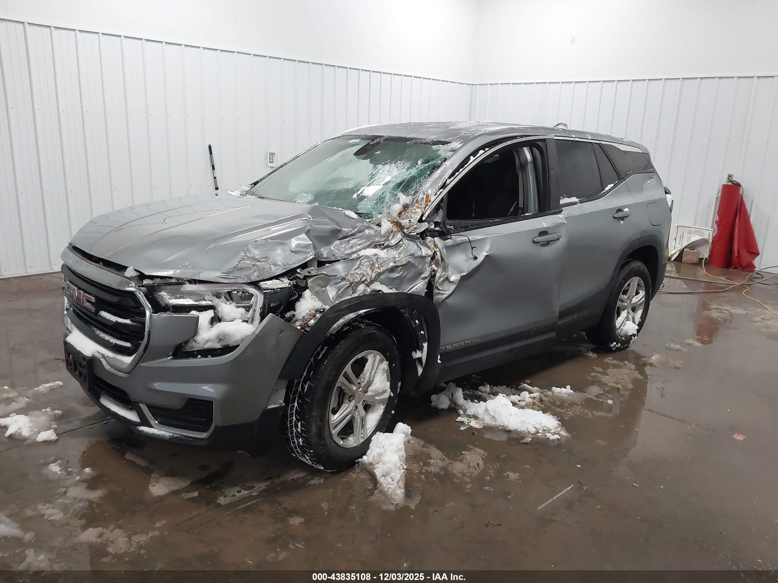 GMC TERRAIN image 2