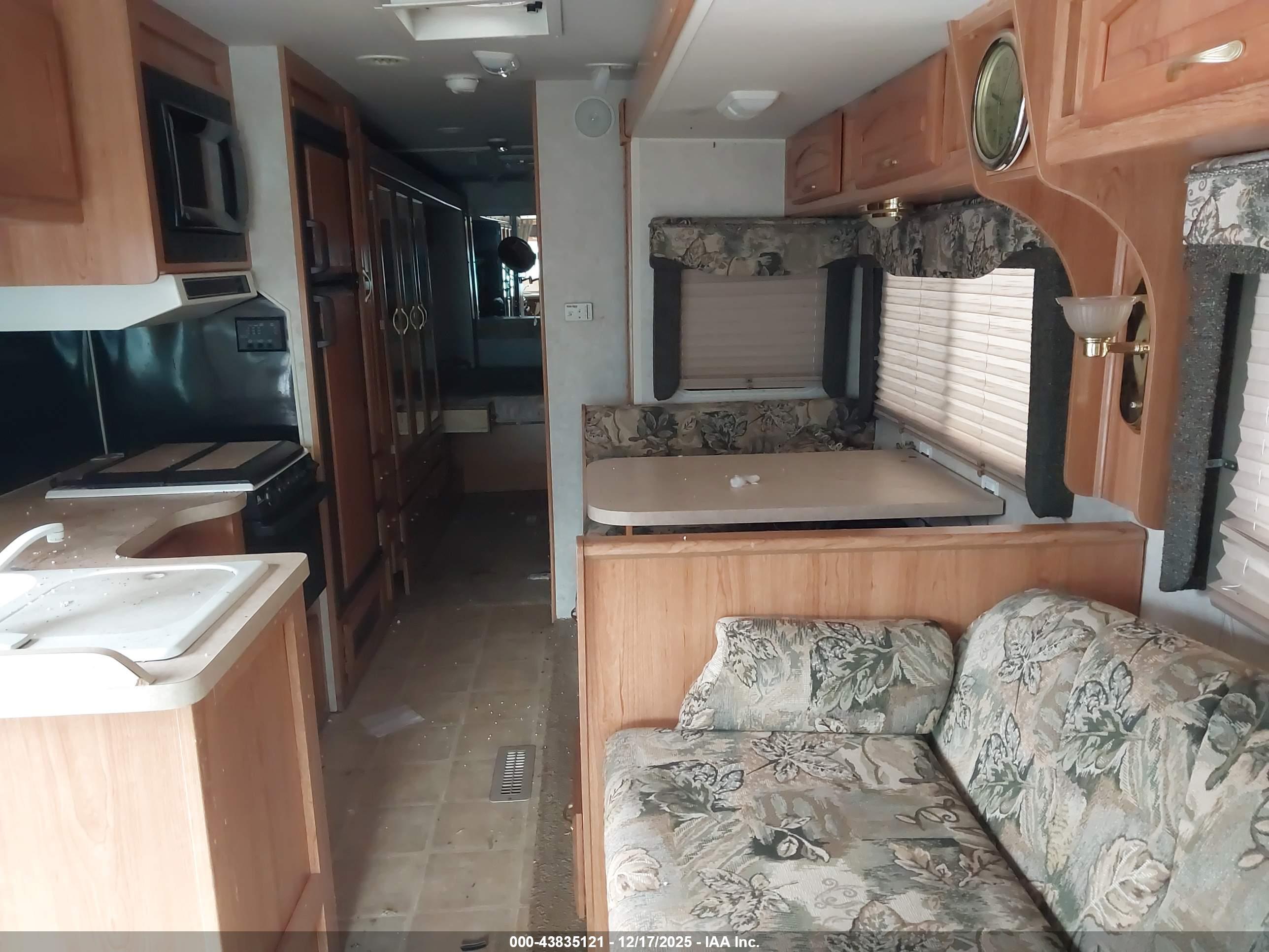 FORD F550 image 8